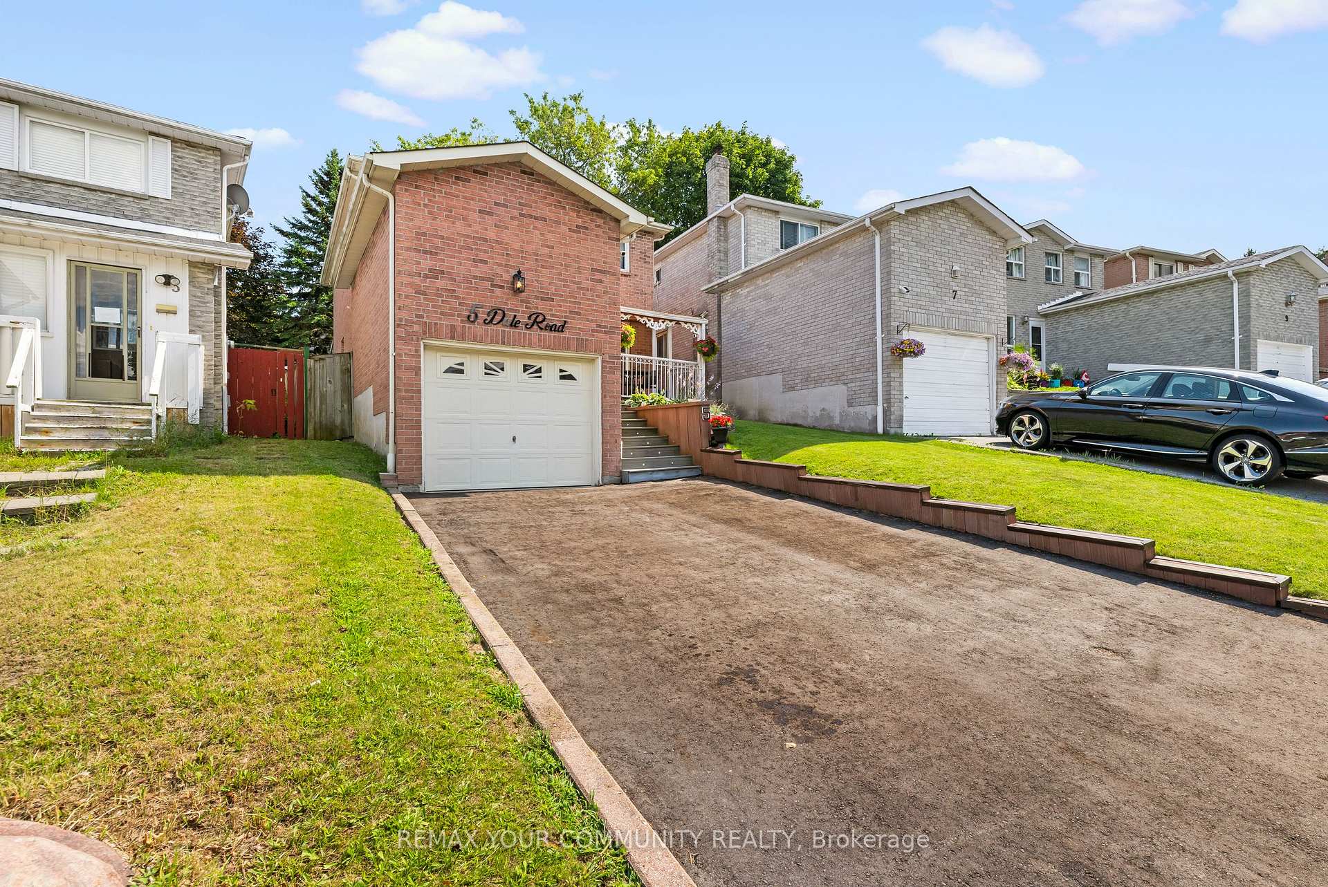 Photo 2 of 5 Dale Road, Ajax, Central — HOMEH