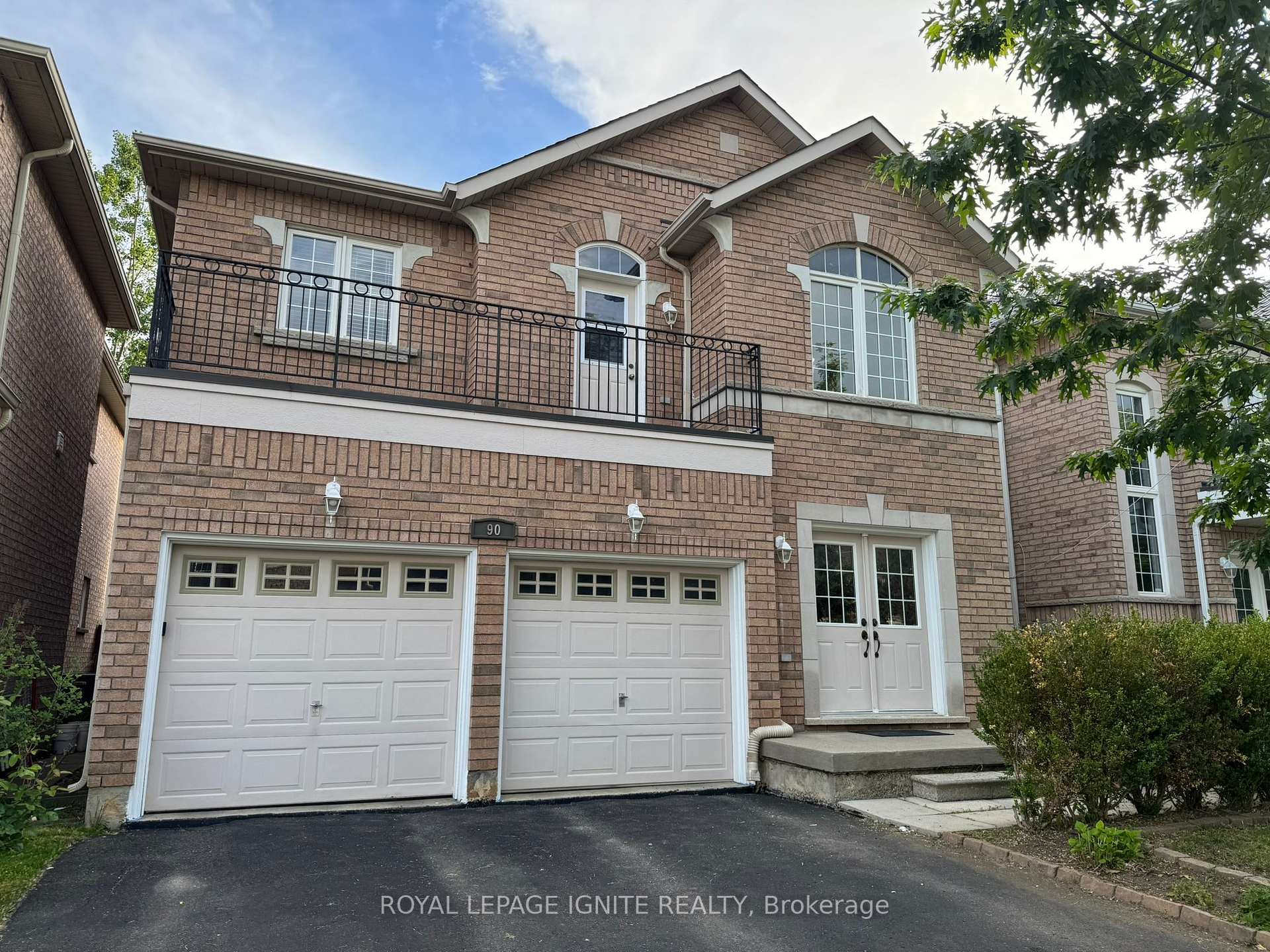 Photo 2 of 90 Sir Jacobs Crescent, Brampton, Fletcher's Meadow — HOMEH