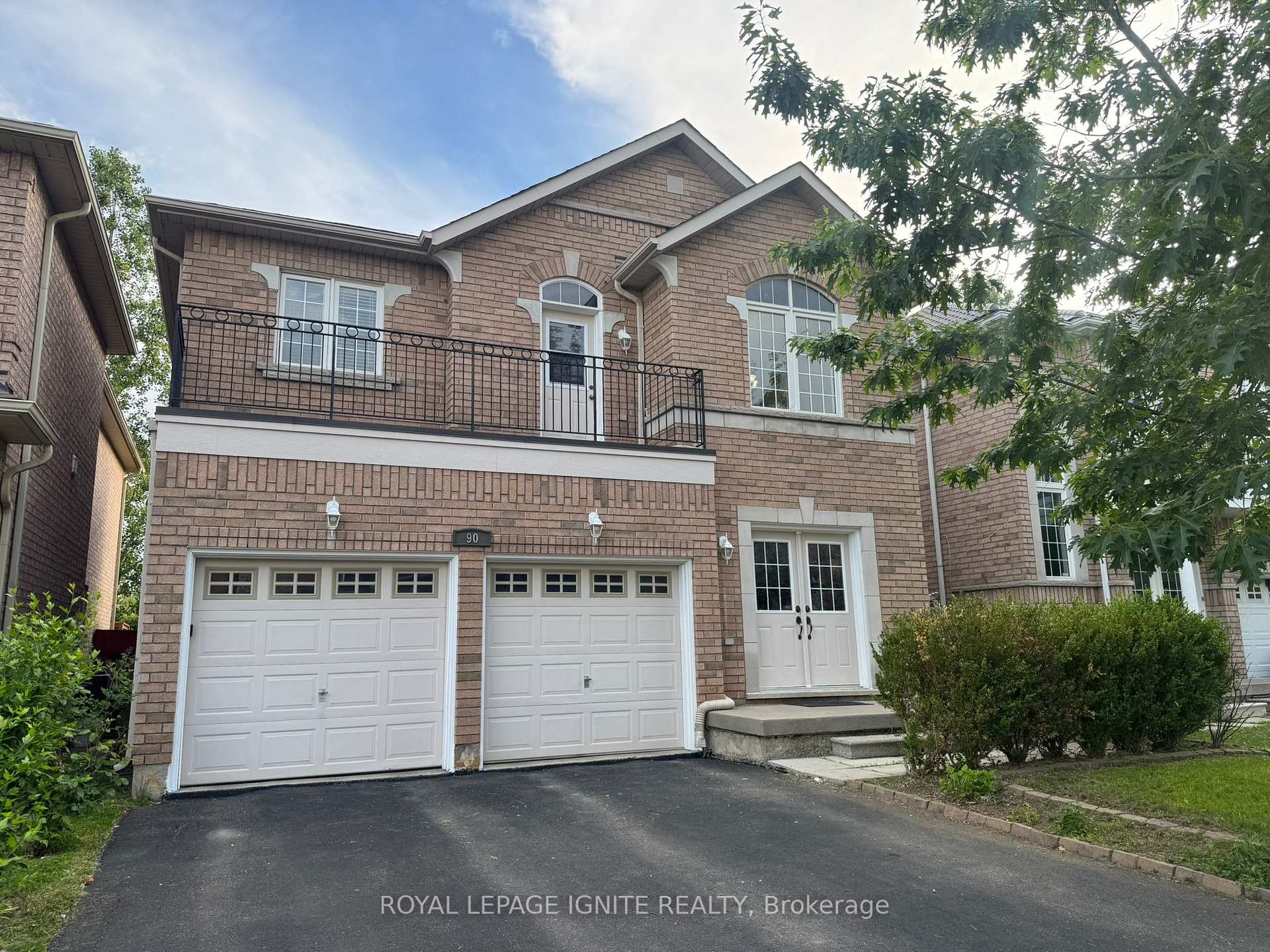 Photo 3 of 90 Sir Jacobs Crescent, Brampton, Fletcher's Meadow — HOMEH