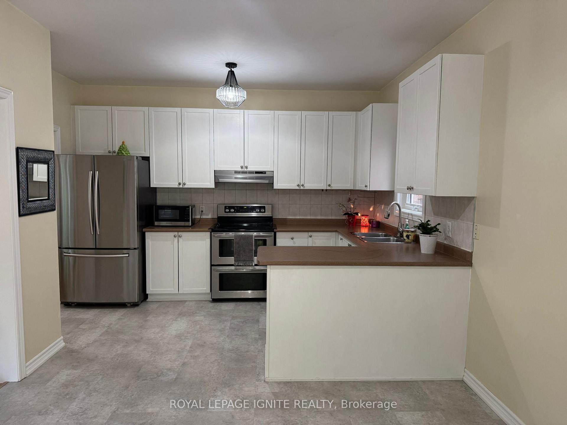 Photo 8 of 90 Sir Jacobs Crescent, Brampton, Fletcher's Meadow — HOMEH