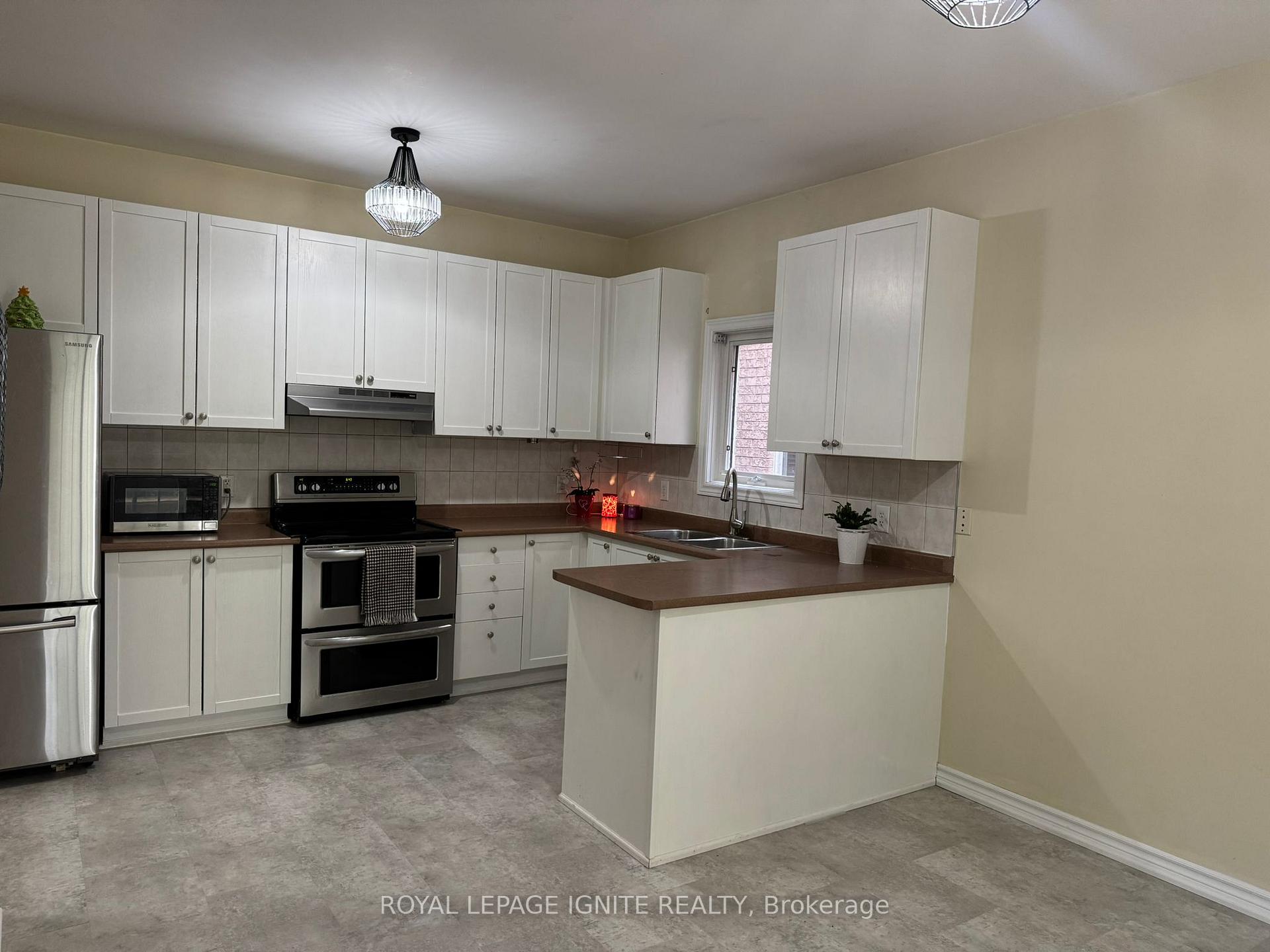 Photo 10 of 90 Sir Jacobs Crescent, Brampton, Fletcher's Meadow — HOMEH