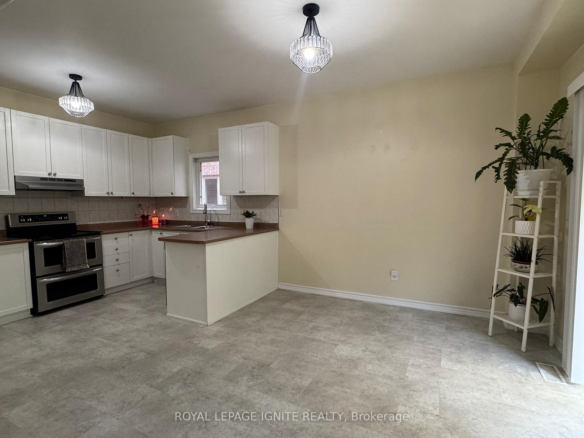 Photo 12 of 90 Sir Jacobs Crescent, Brampton, Fletcher's Meadow — HOMEH