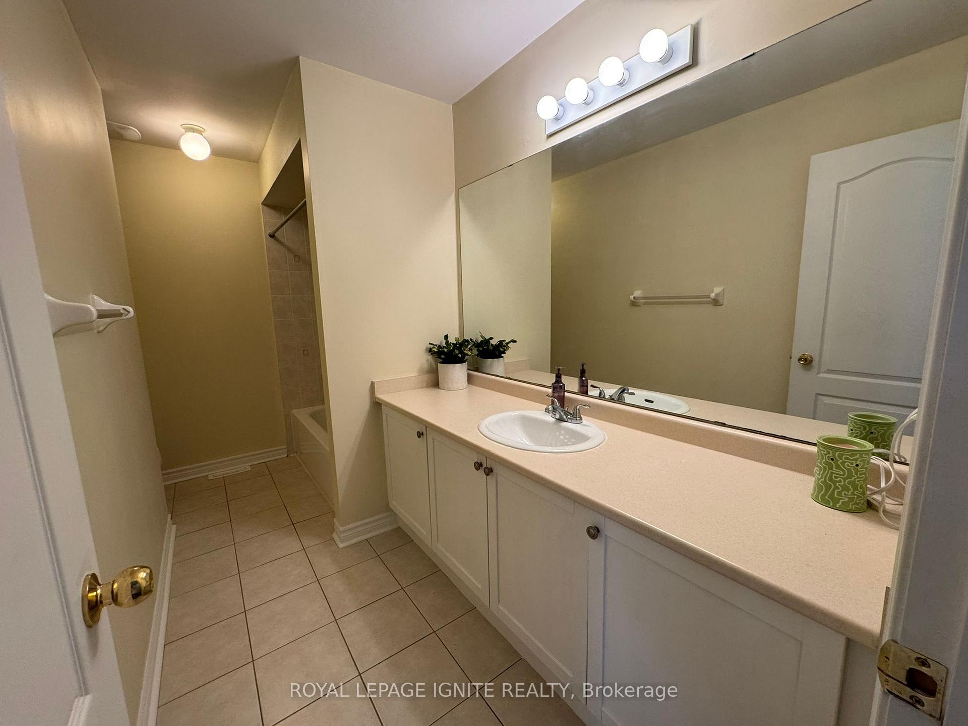 Photo 41 of 90 Sir Jacobs Crescent, Brampton, Fletcher's Meadow — HOMEH
