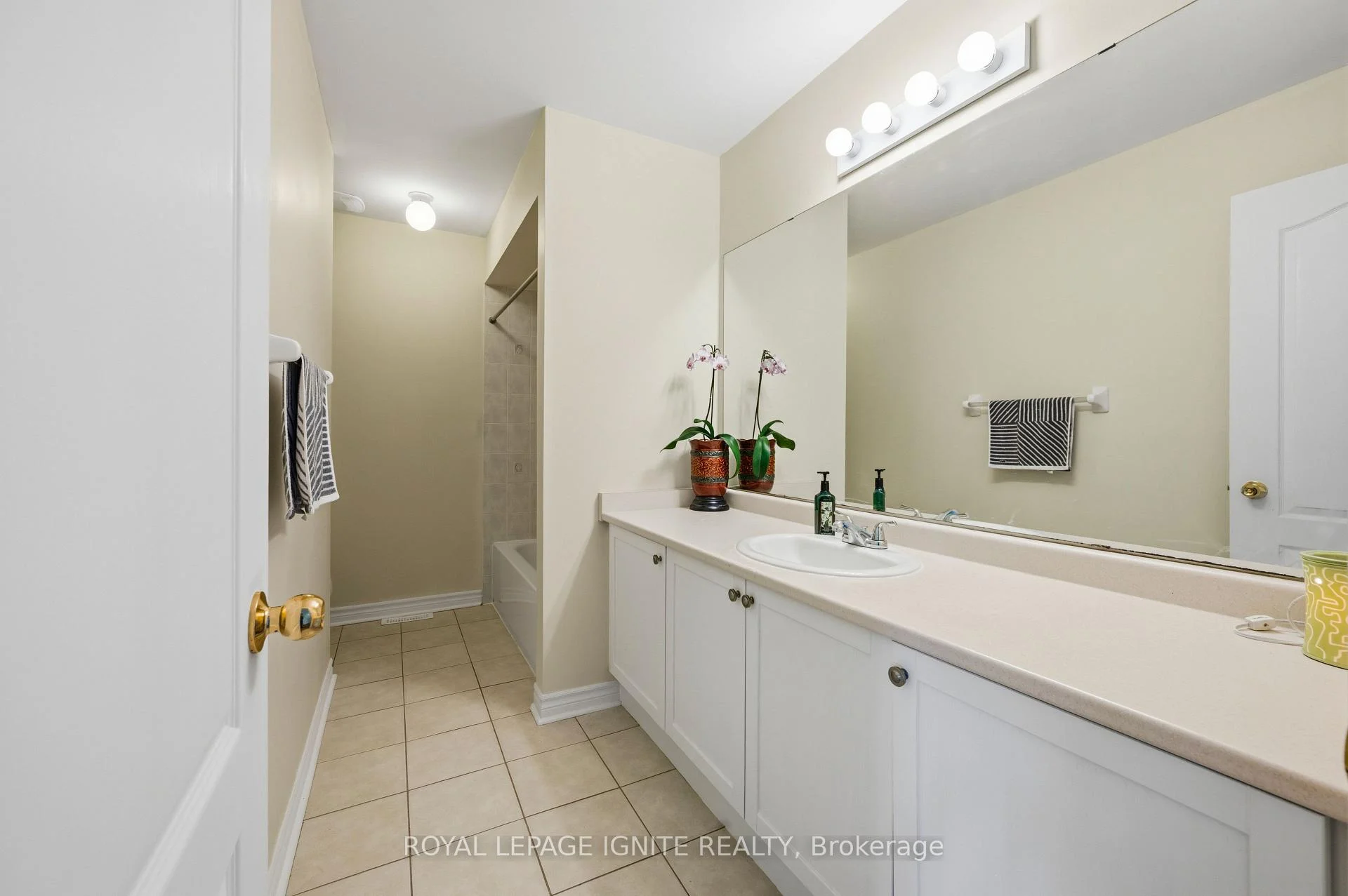 Photo 78 of 90 Sir Jacobs Crescent, Brampton, Fletcher's Meadow — HOMEH