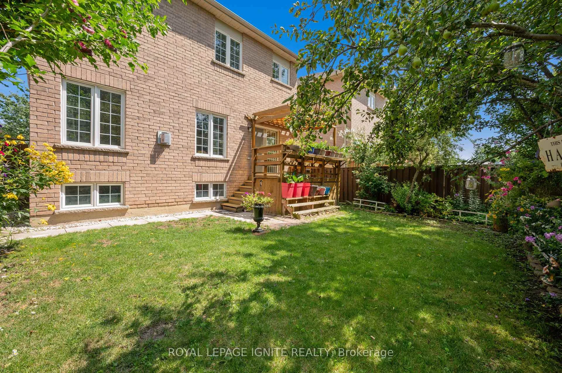 Photo 94 of 90 Sir Jacobs Crescent, Brampton, Fletcher's Meadow — HOMEH