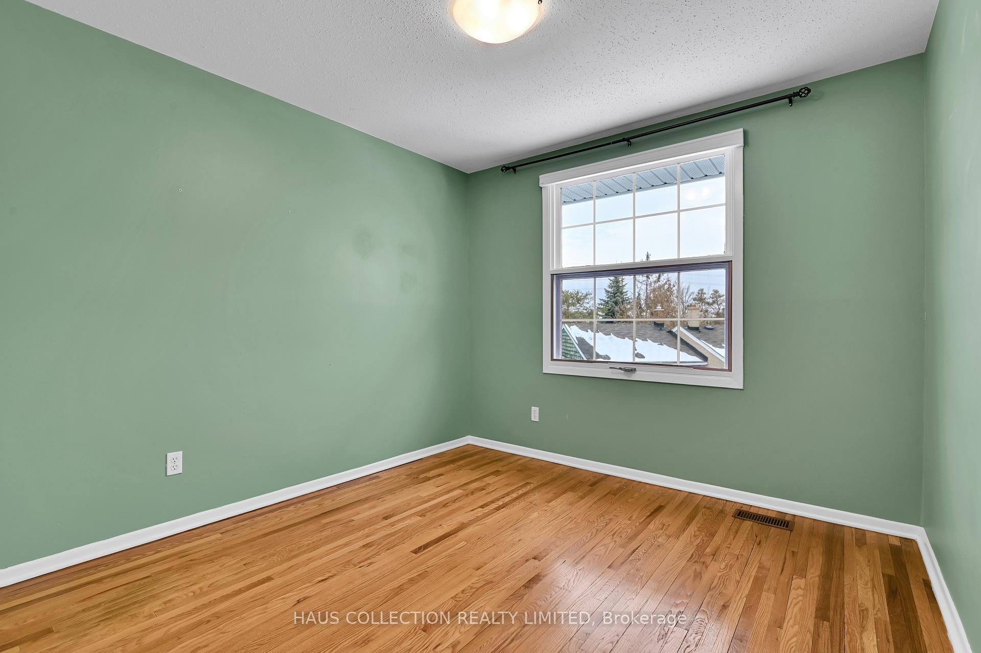 Photo 26 of 884 Walkley Road, Ottawa, Riverside Park South — HOMEH