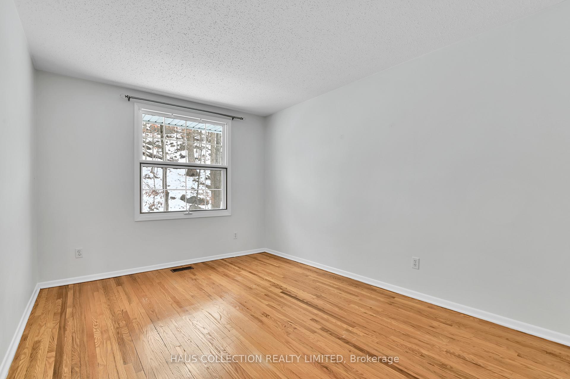 Photo 28 of 884 Walkley Road, Ottawa, Riverside Park South — HOMEH