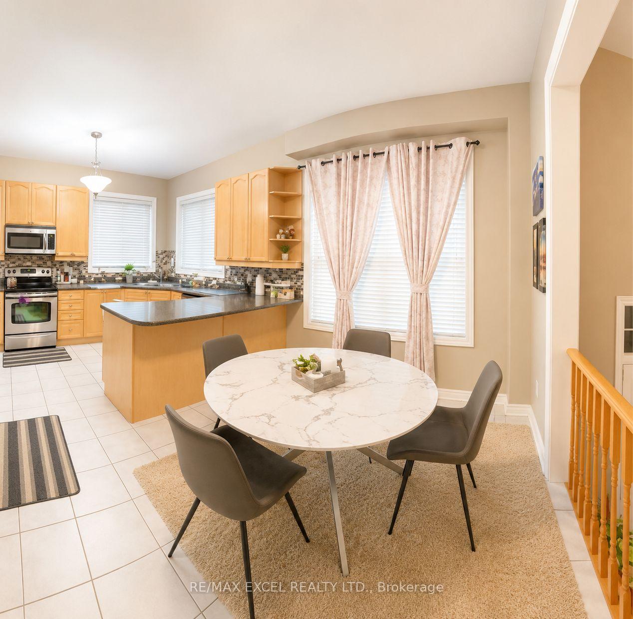 Photo 2 of 44 Matthew Boyd Crescent, Newmarket, Woodland Hill — HOMEH