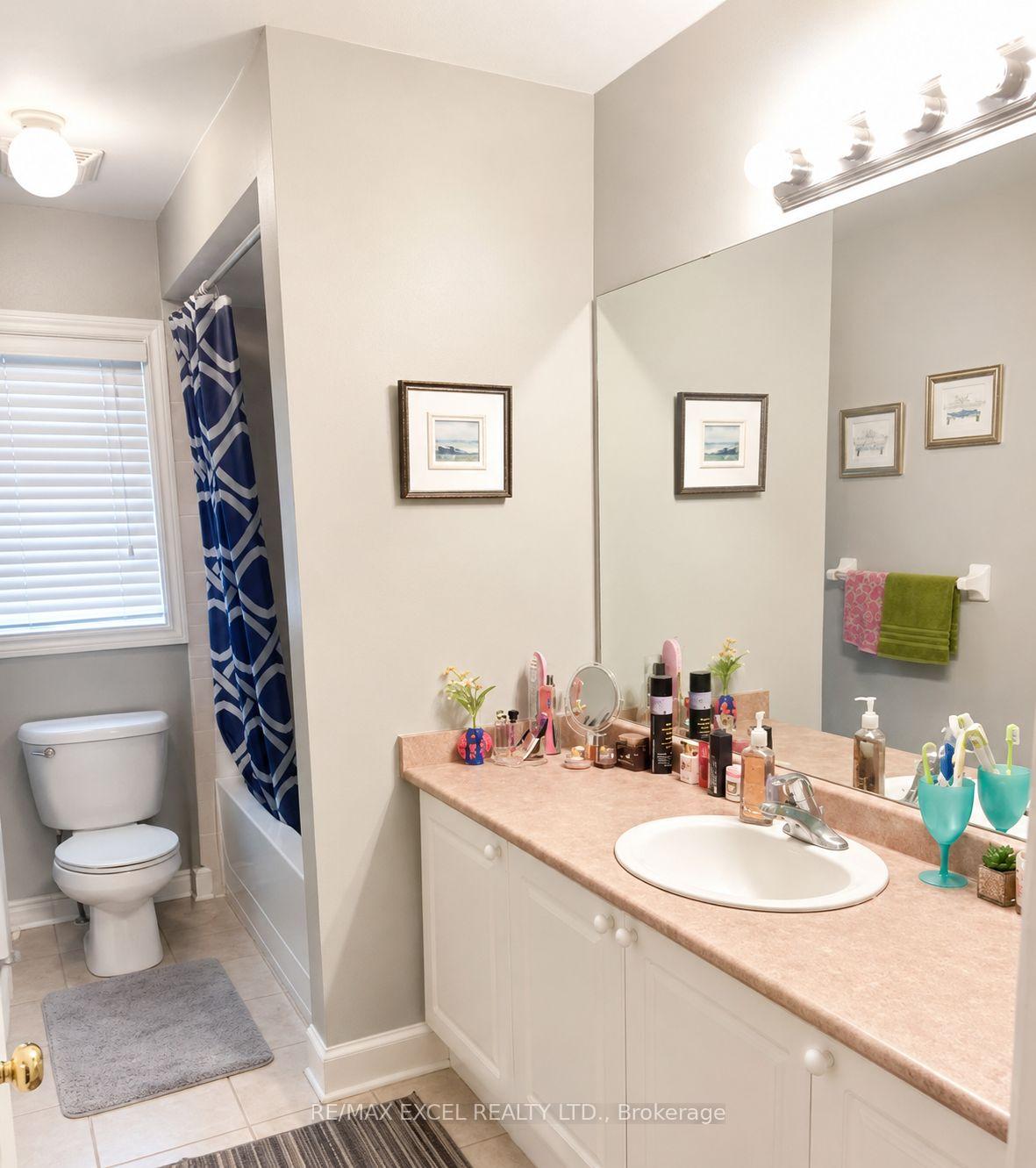Photo 4 of 44 Matthew Boyd Crescent, Newmarket, Woodland Hill — HOMEH