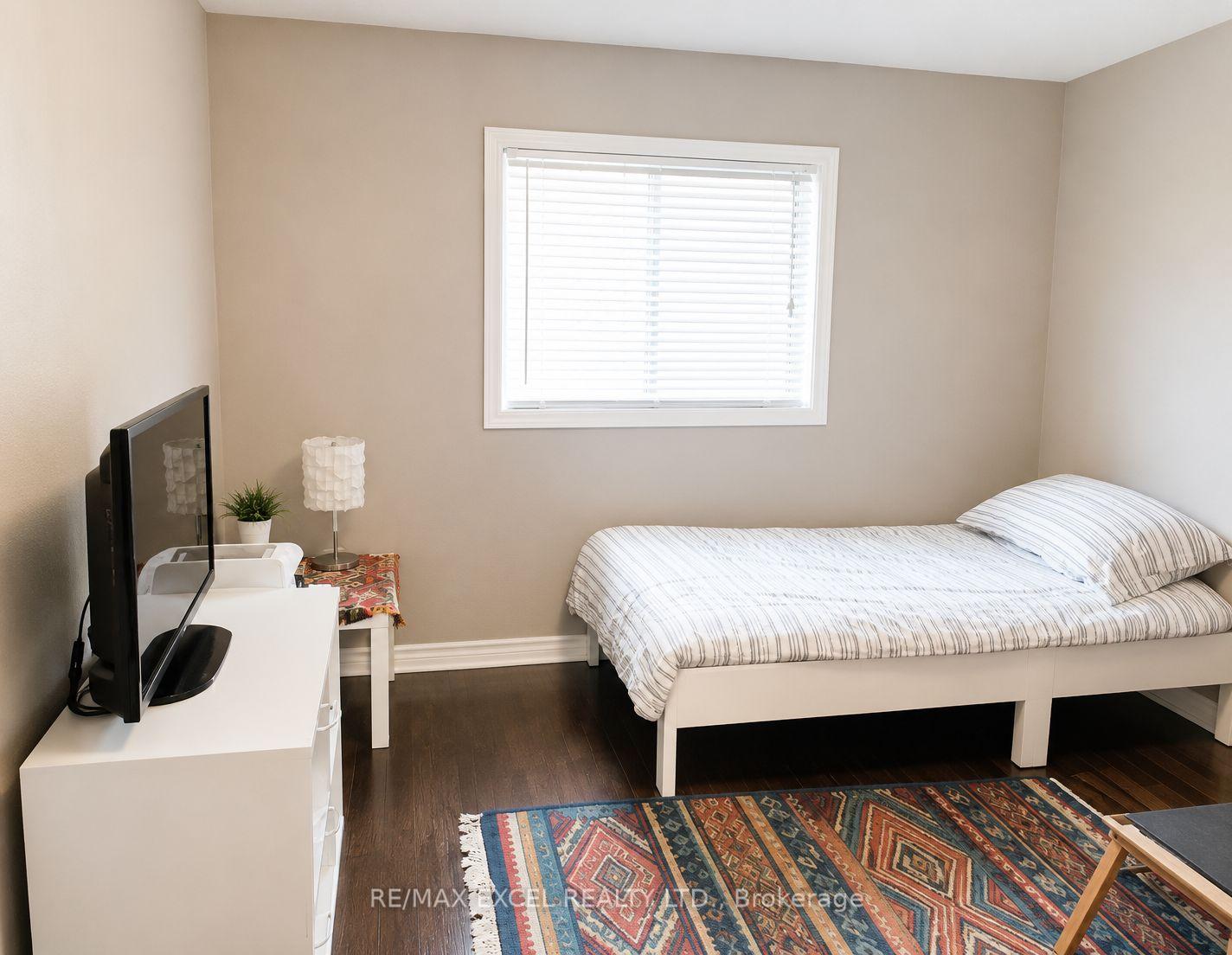 Photo 6 of 44 Matthew Boyd Crescent, Newmarket, Woodland Hill — HOMEH