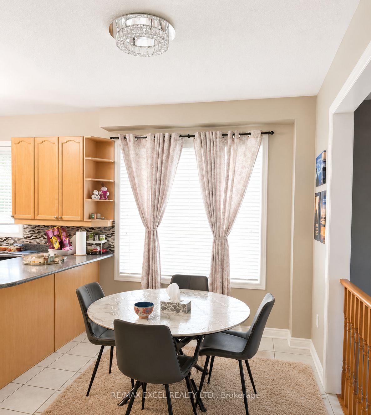 Photo 8 of 44 Matthew Boyd Crescent, Newmarket, Woodland Hill — HOMEH