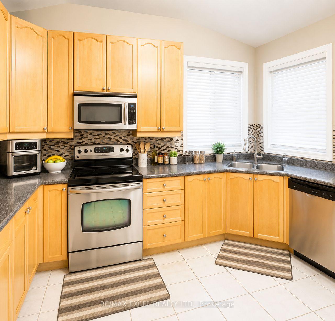 Photo 10 of 44 Matthew Boyd Crescent, Newmarket, Woodland Hill — HOMEH