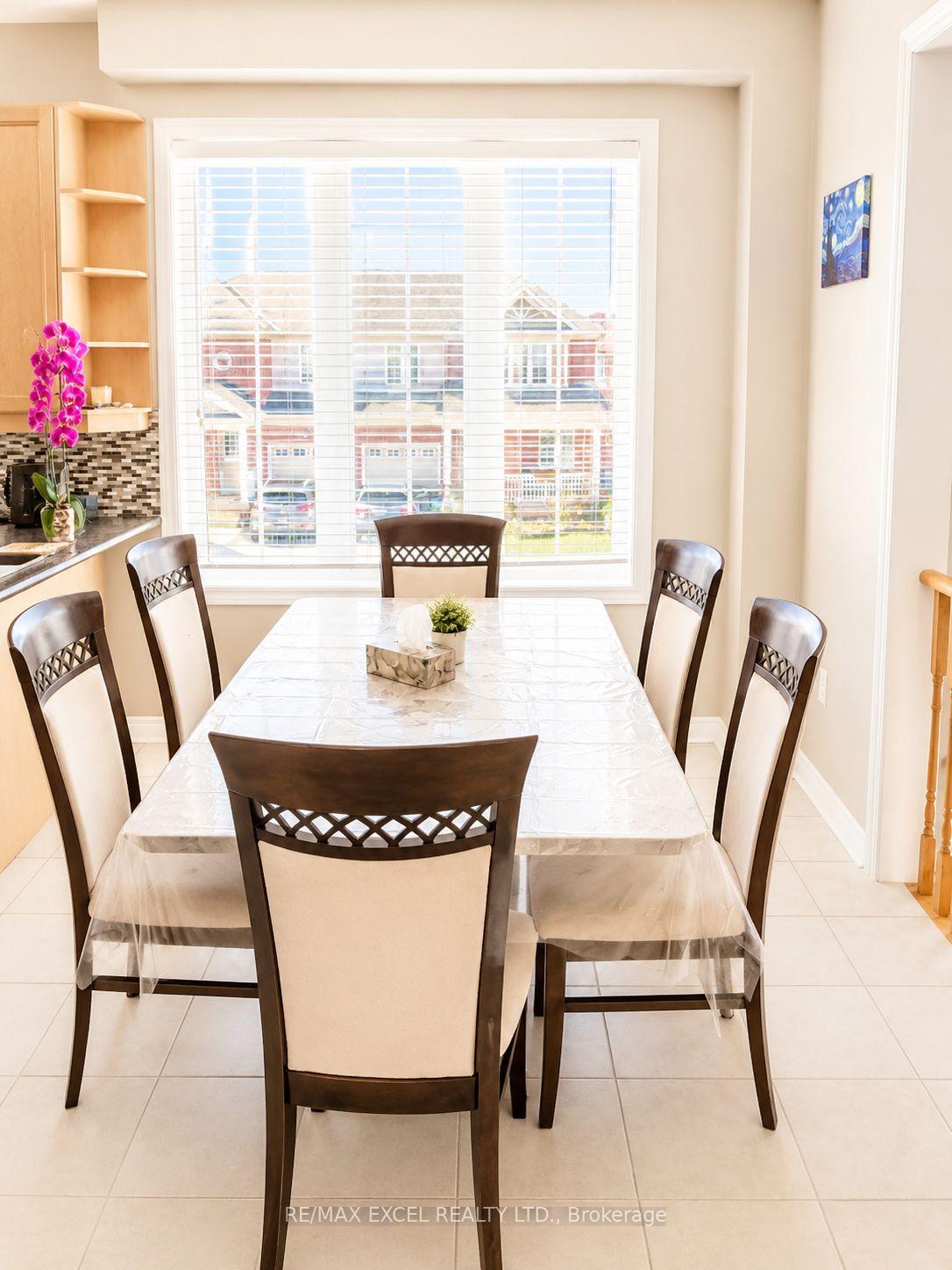 Photo 11 of 44 Matthew Boyd Crescent, Newmarket, Woodland Hill — HOMEH