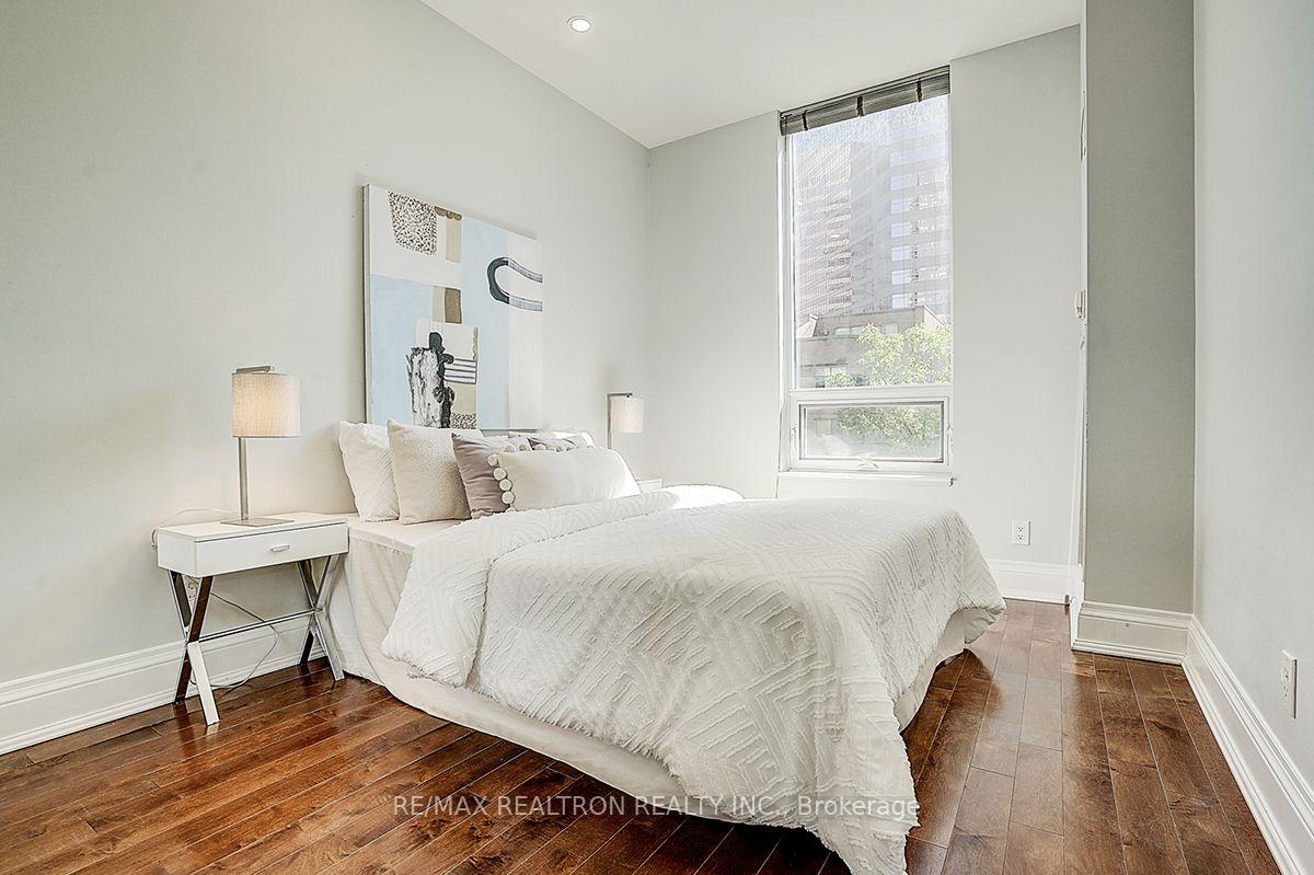 Photo 25 of 274 Duplex Avenue, North York, Newtonbrook West — HOMEH