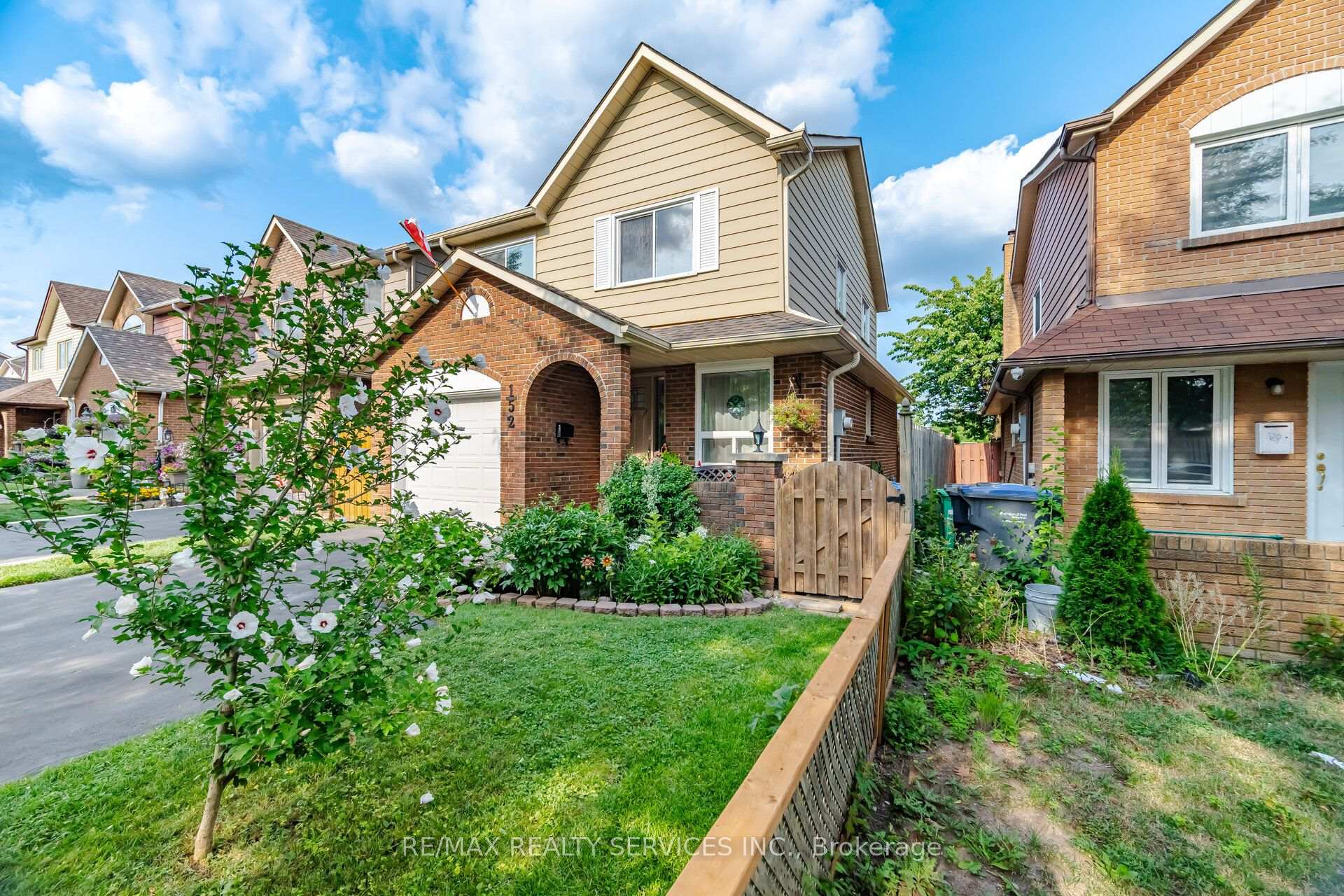 Photo 2 of 152 Weybridge Trail, Brampton, Madoc — HOMEH