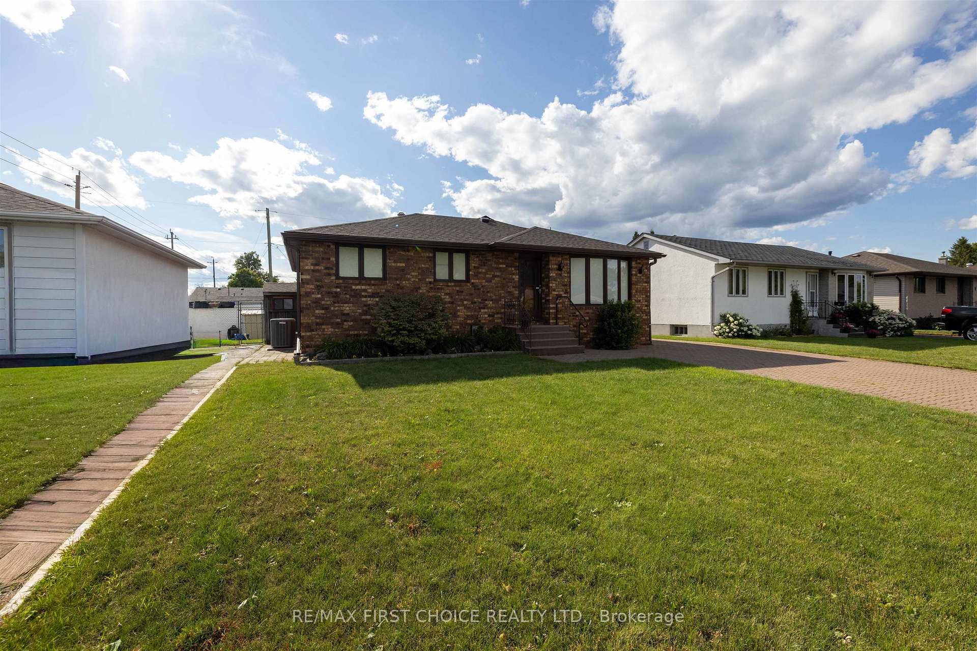 Photo 2 of 935 Crawford Place, Thunder Bay, Westfort — HOMEH