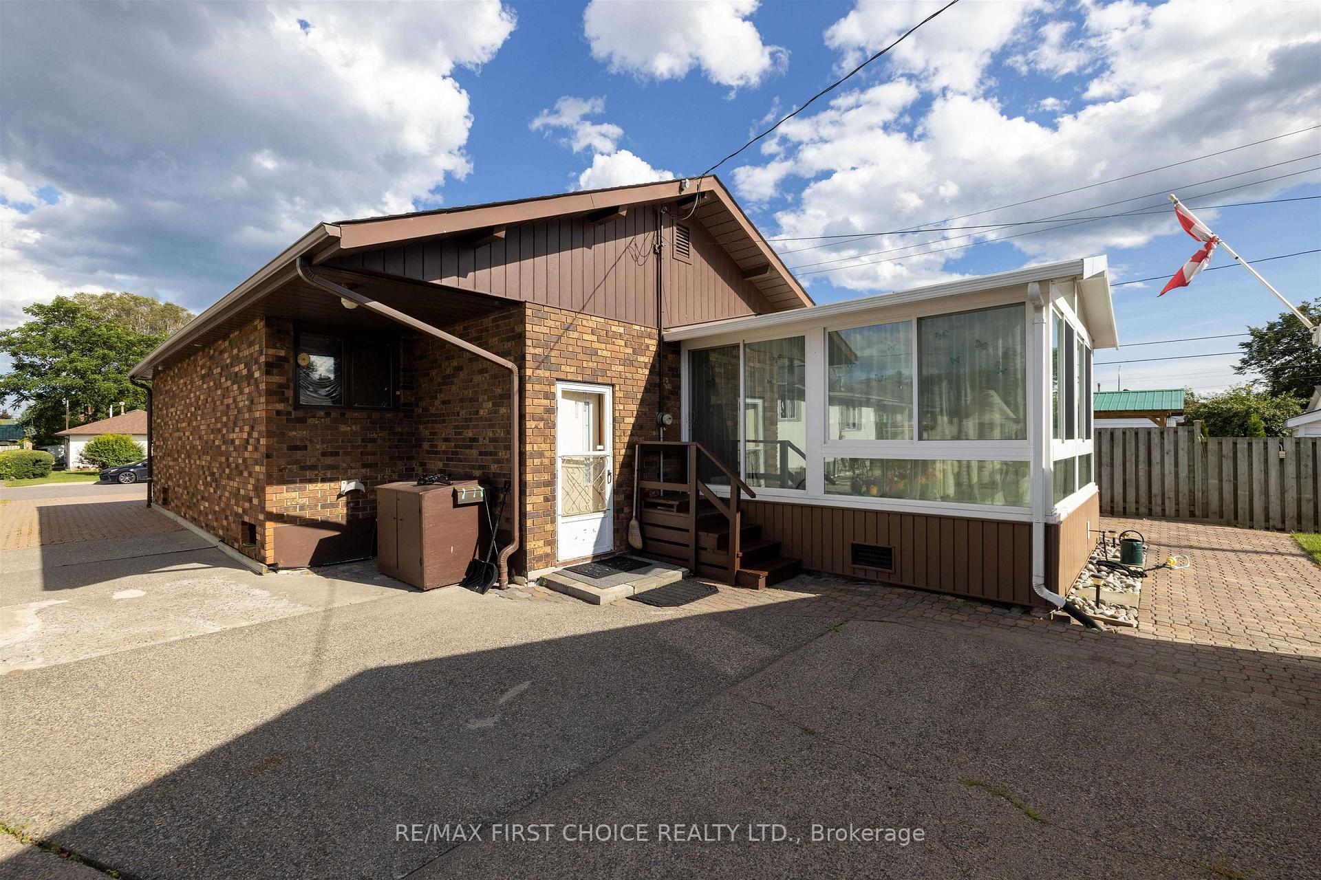 Photo 4 of 935 Crawford Place, Thunder Bay, Westfort — HOMEH