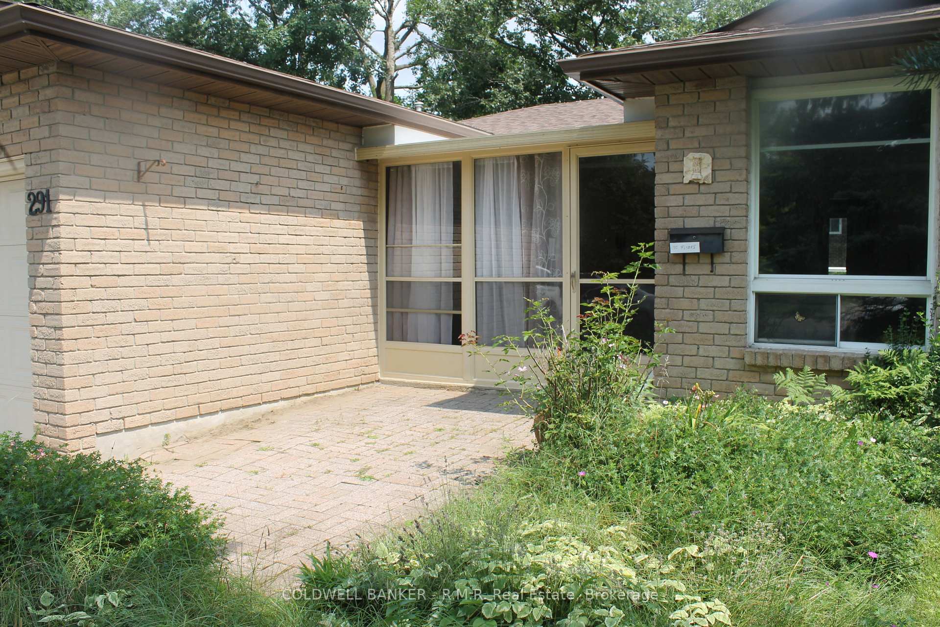 Front of 291 Anne Street N