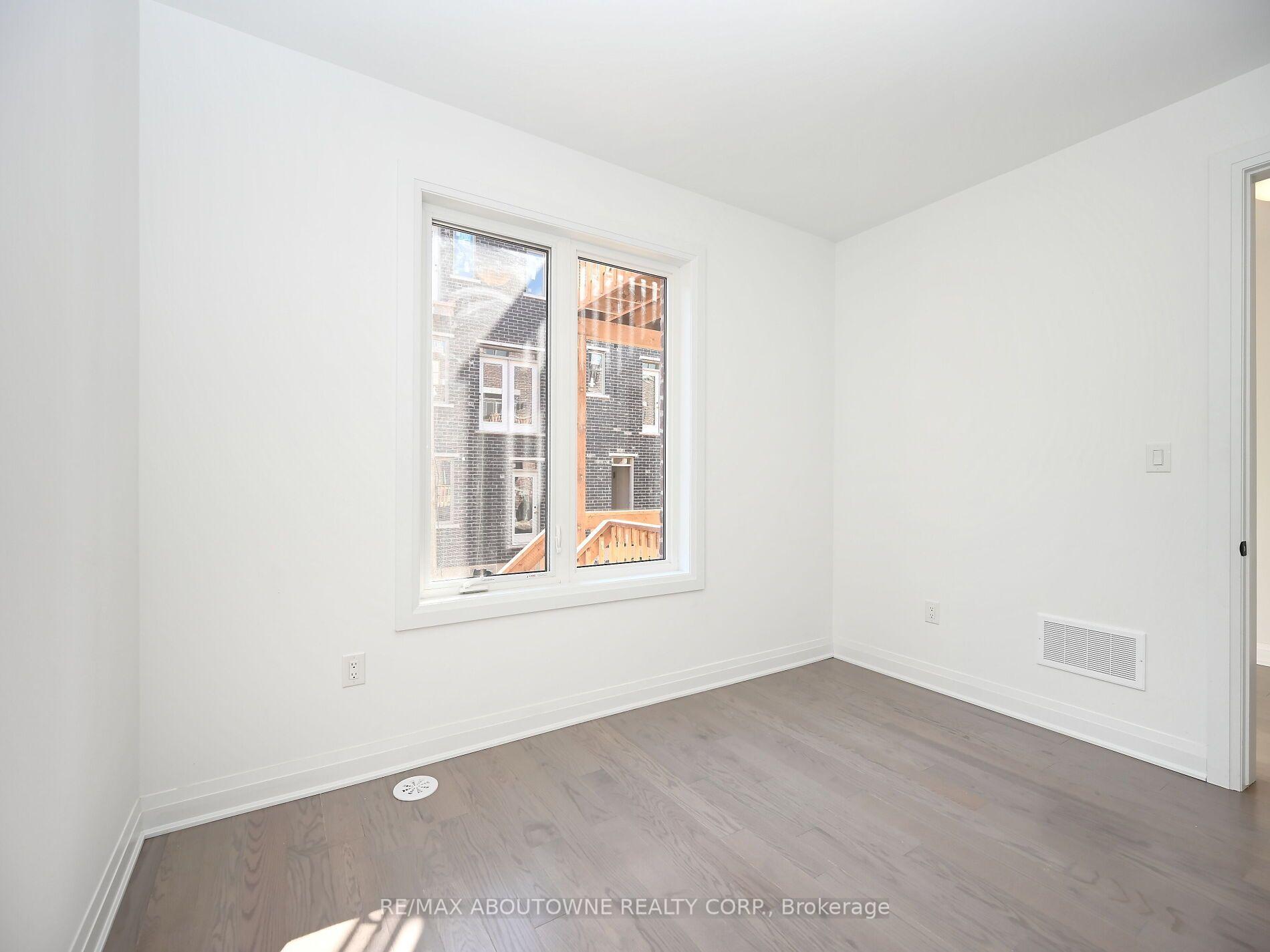 Photo 5 of 4088 Kadic Terrace, Mississauga, Churchill Meadows — HOMEH