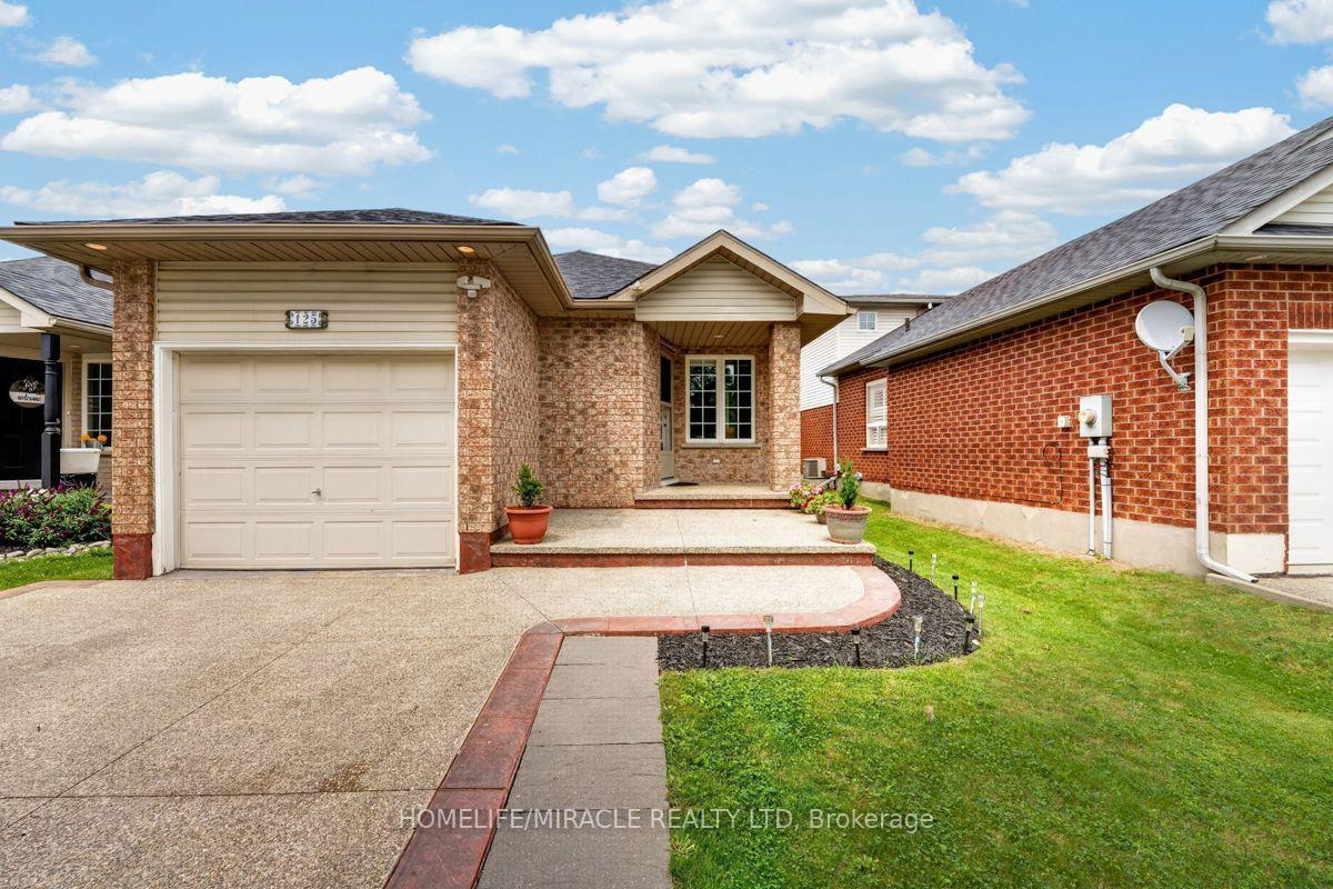 Photo 3 of 125 Hawkins Drive, Cambridge, Fiddlesticks — HOMEH