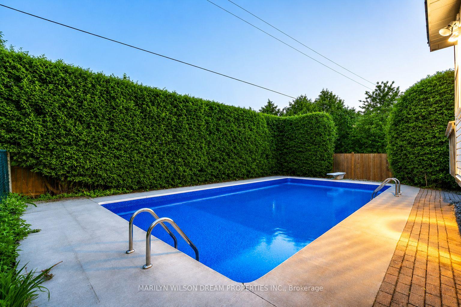 Photo 3 of 20 Coolbrook Crescent, Ottawa, Munster — HOMEH