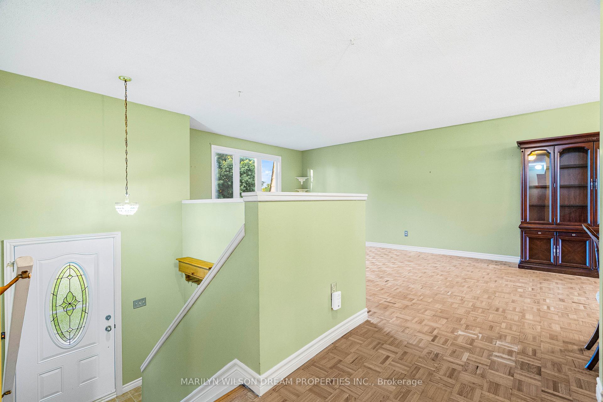Photo 7 of 20 Coolbrook Crescent, Ottawa, Munster — HOMEH