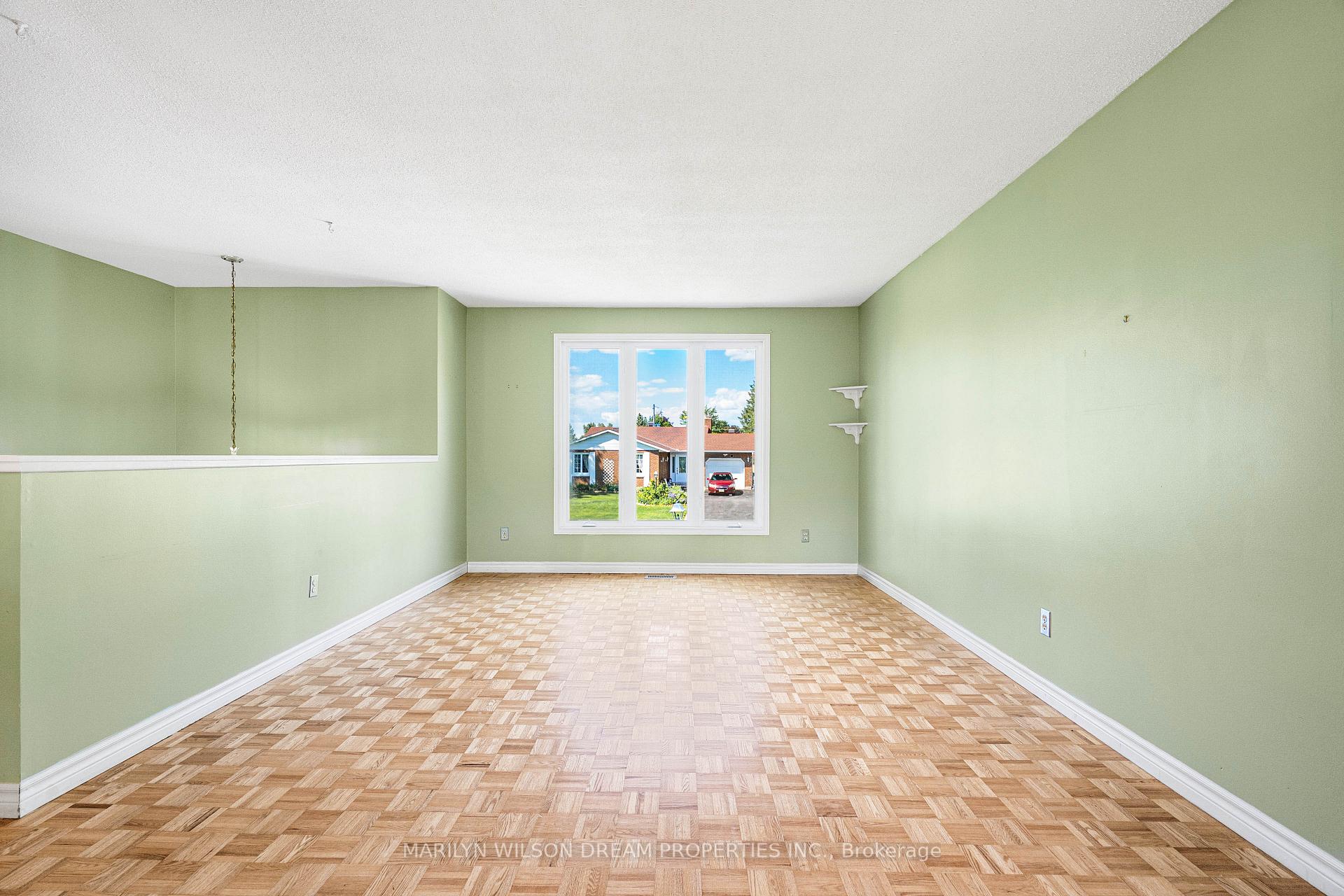 Photo 8 of 20 Coolbrook Crescent, Ottawa, Munster — HOMEH