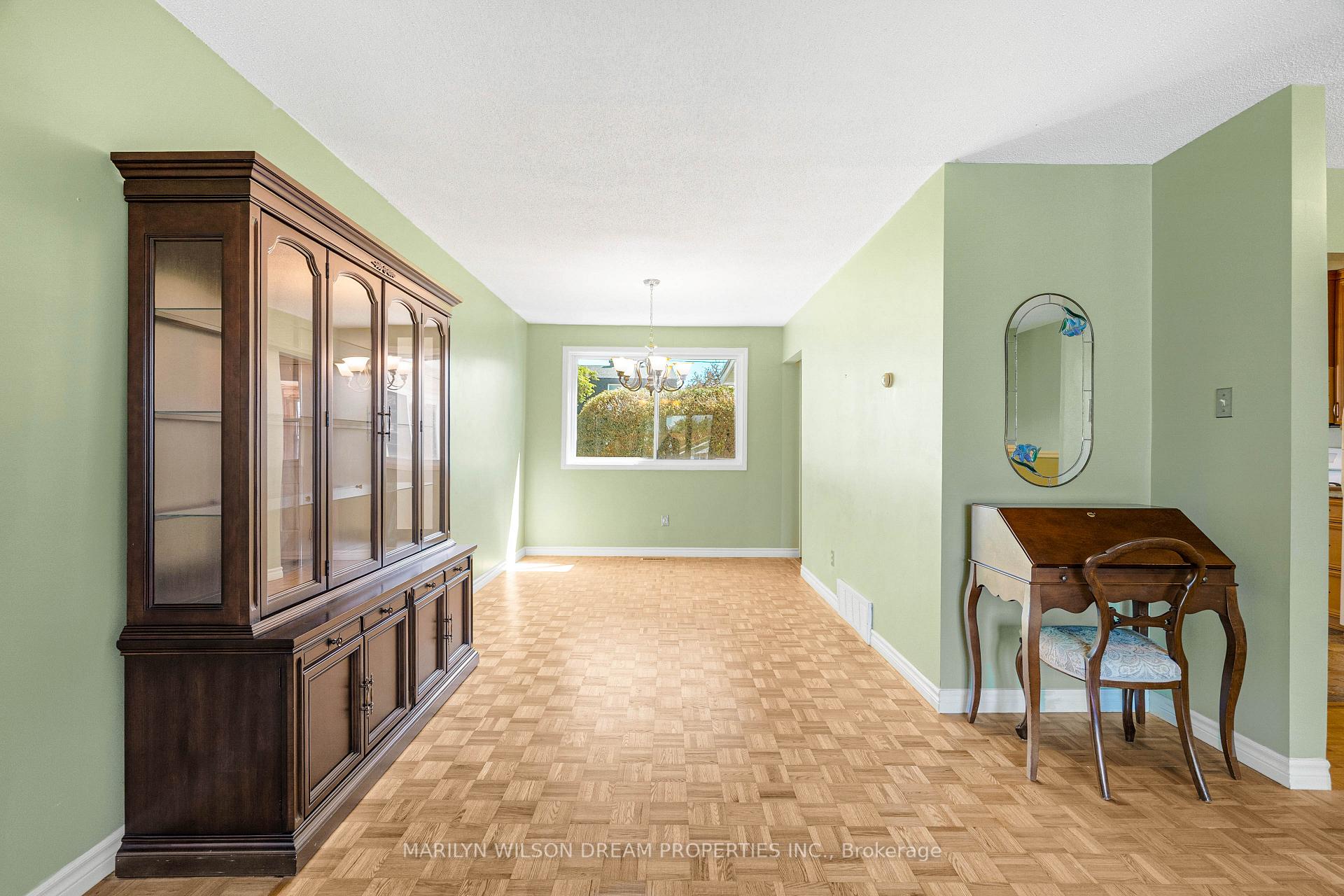 Photo 10 of 20 Coolbrook Crescent, Ottawa, Munster — HOMEH