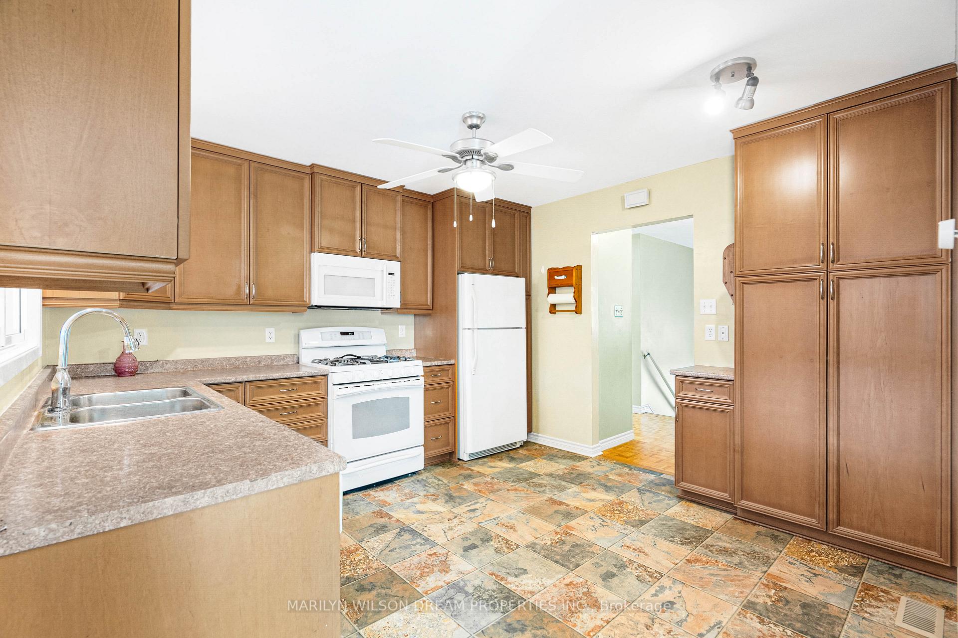 Photo 11 of 20 Coolbrook Crescent, Ottawa, Munster — HOMEH