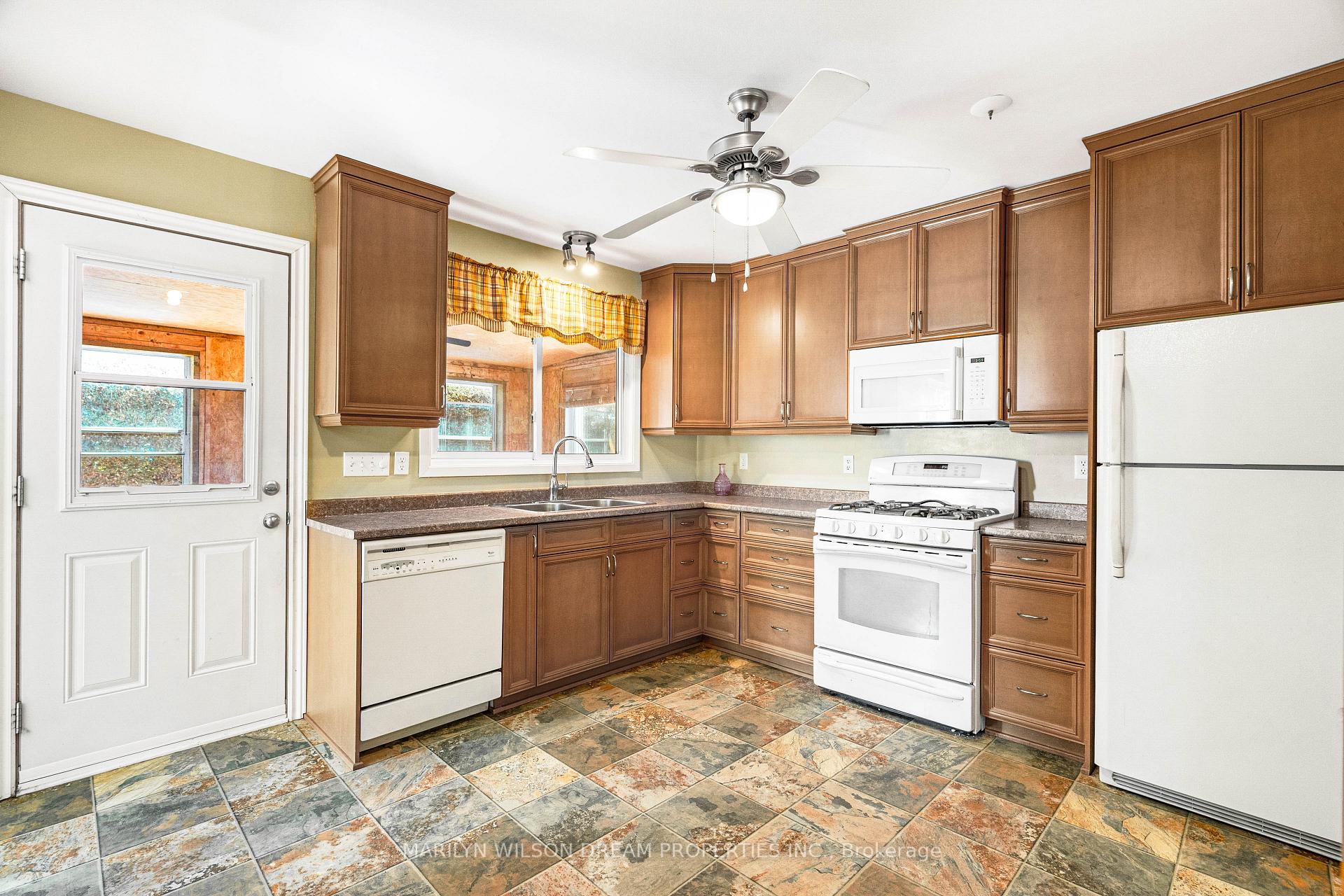 Photo 12 of 20 Coolbrook Crescent, Ottawa, Munster — HOMEH