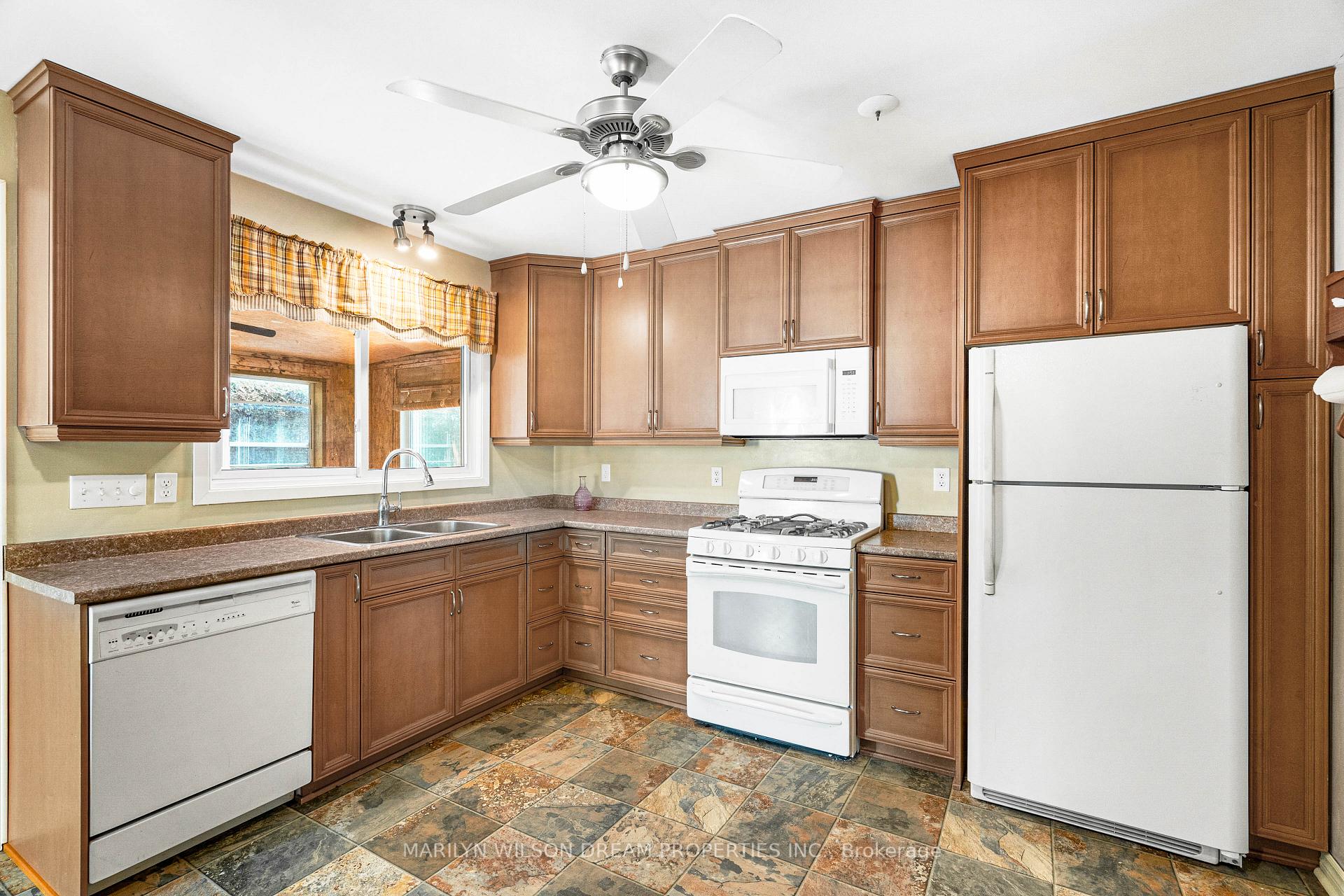 Photo 13 of 20 Coolbrook Crescent, Ottawa, Munster — HOMEH