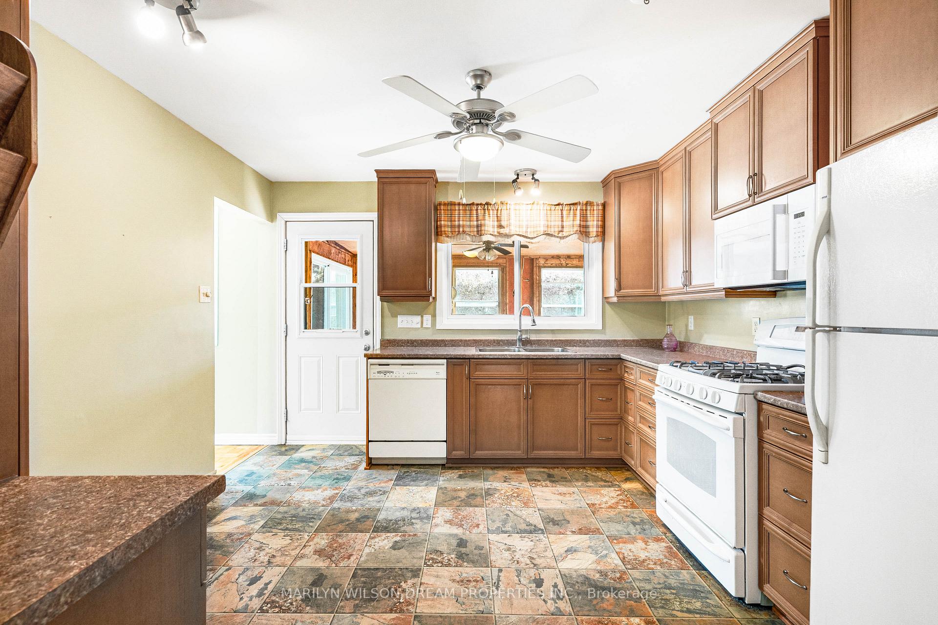 Photo 14 of 20 Coolbrook Crescent, Ottawa, Munster — HOMEH