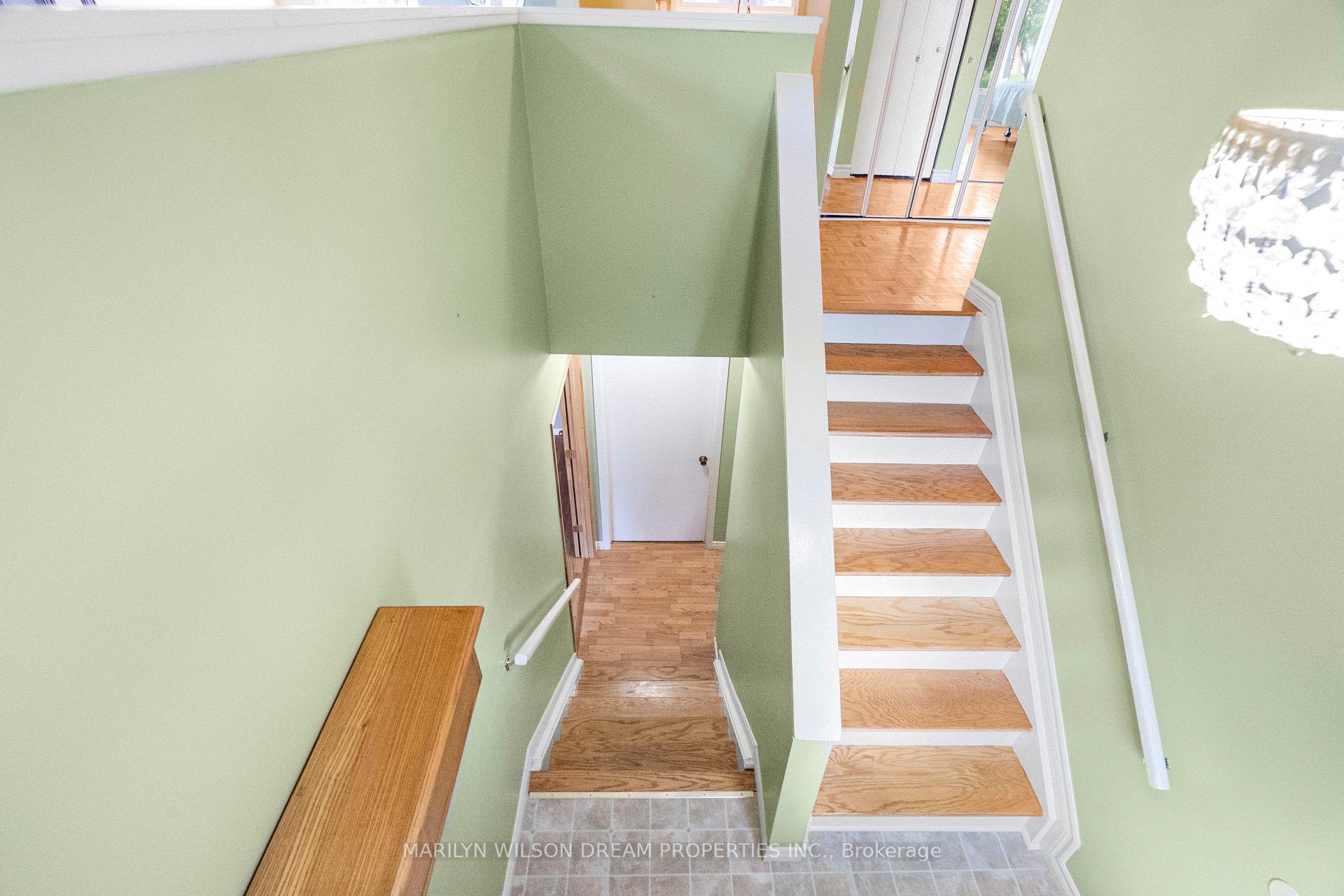 Photo 21 of 20 Coolbrook Crescent, Ottawa, Munster — HOMEH