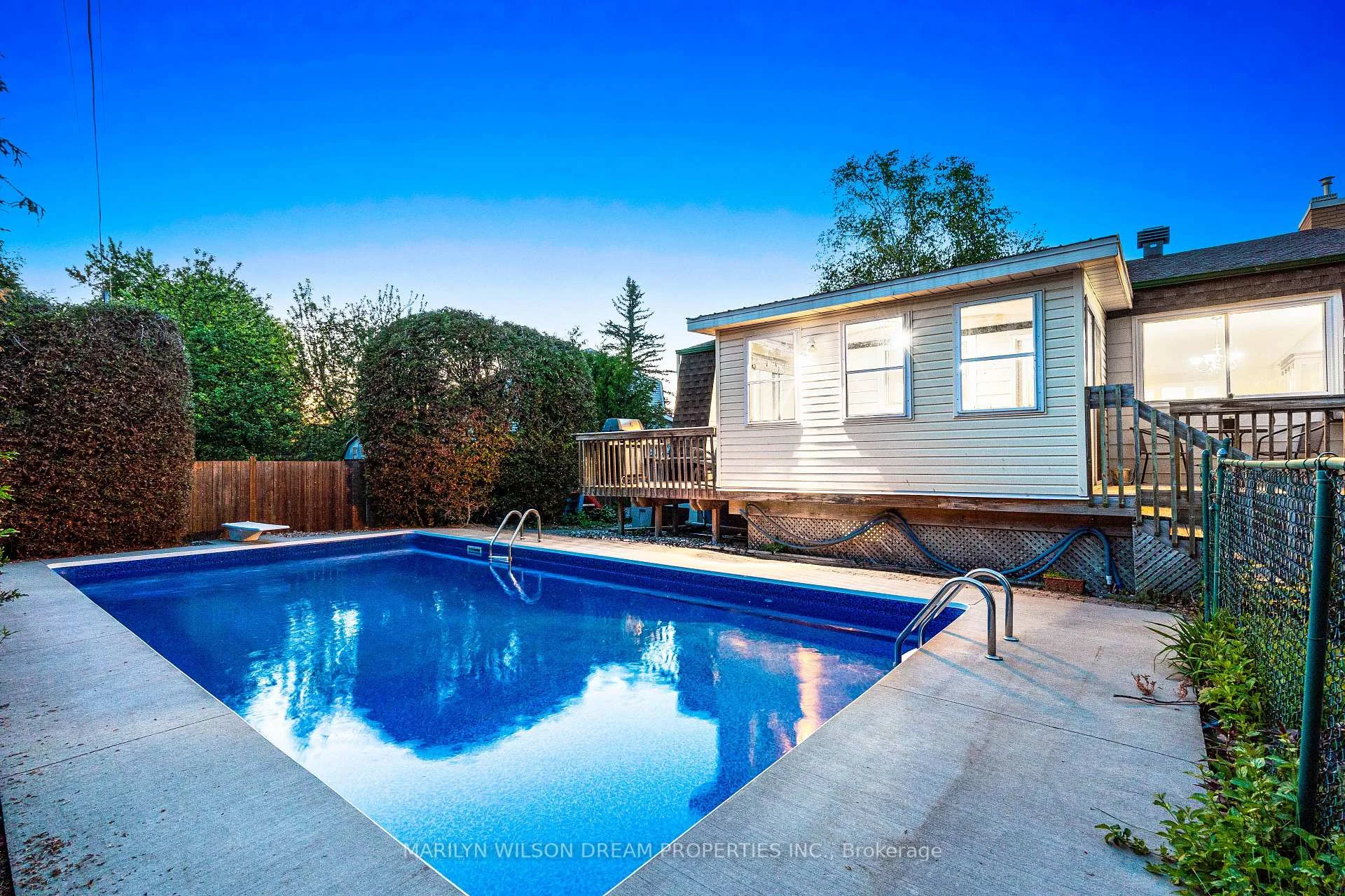 Photo 6 of 20 Coolbrook Crescent, Ottawa, Munster — HOMEH