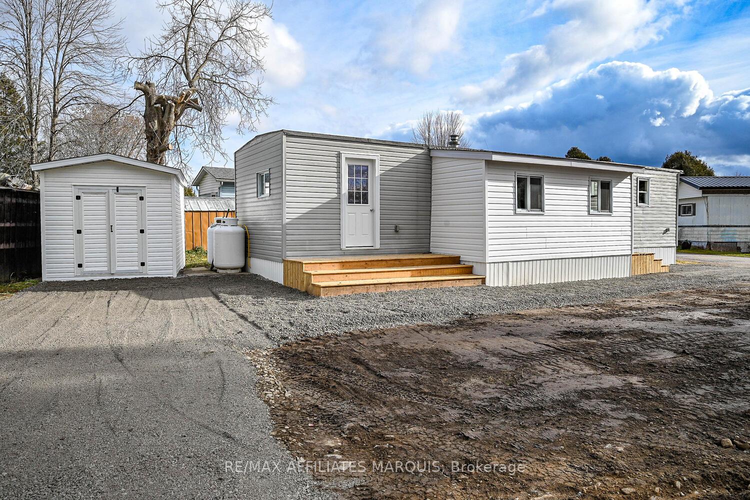 Photo 4 of 418 Nicole Street, Smiths Falls, Smiths Falls — HOMEH