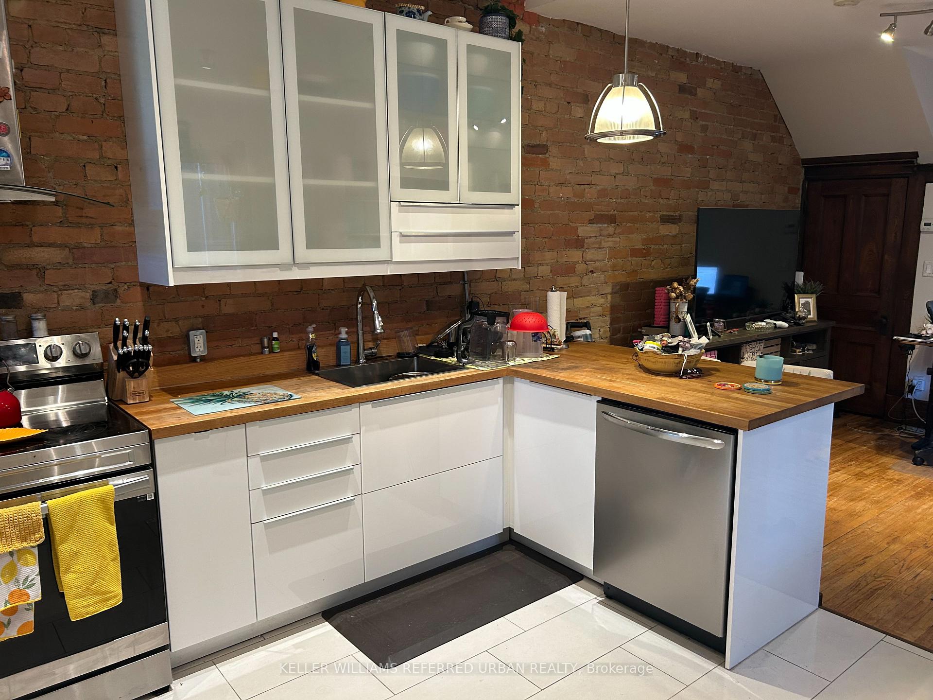 Photo 8 of Unit Lower, 26 Indian Trail, Toronto, High Park-Swansea — HOMEH