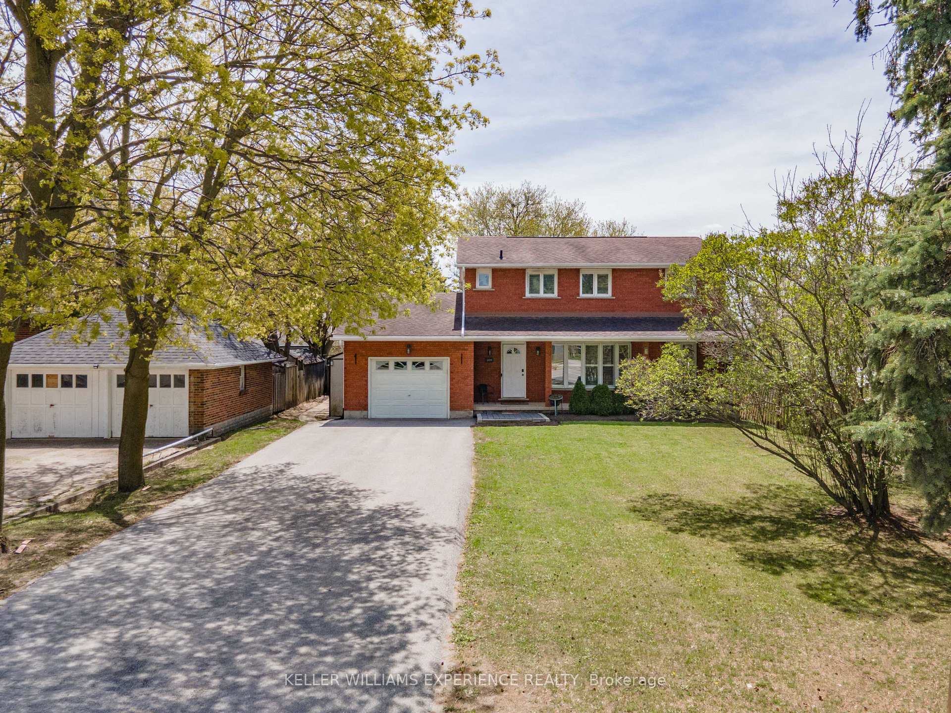 Photo 2 of 281 Victoria Street E, New Tecumseth, Alliston — HOMEH