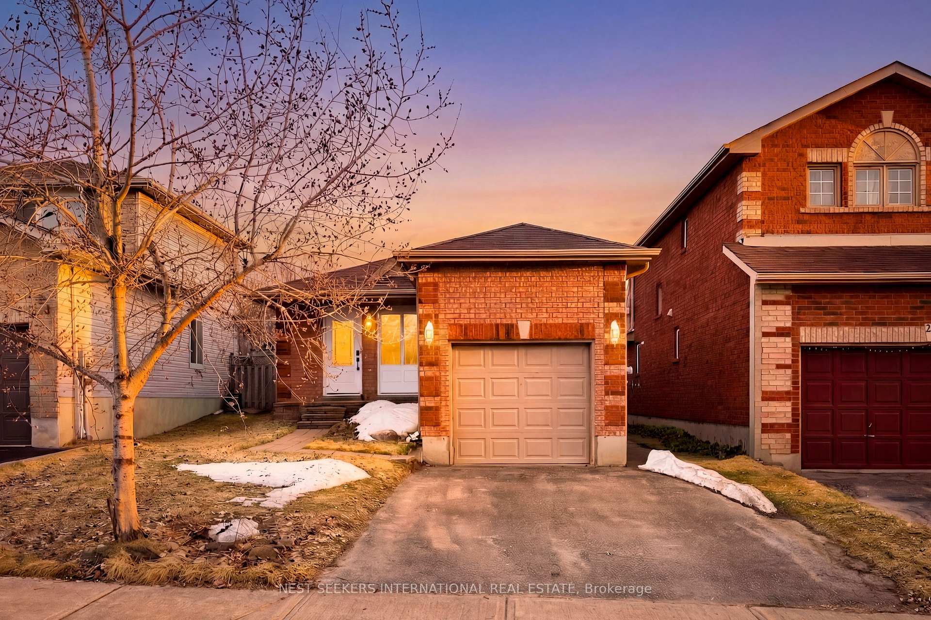 Photo 1 of 27 Athabaska Road, Barrie, Holly — HOMEH