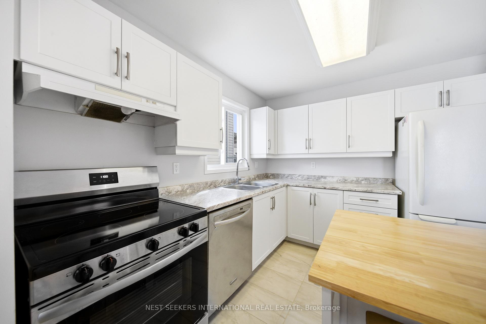 Photo 4 of 27 Athabaska Road, Barrie, Holly — HOMEH