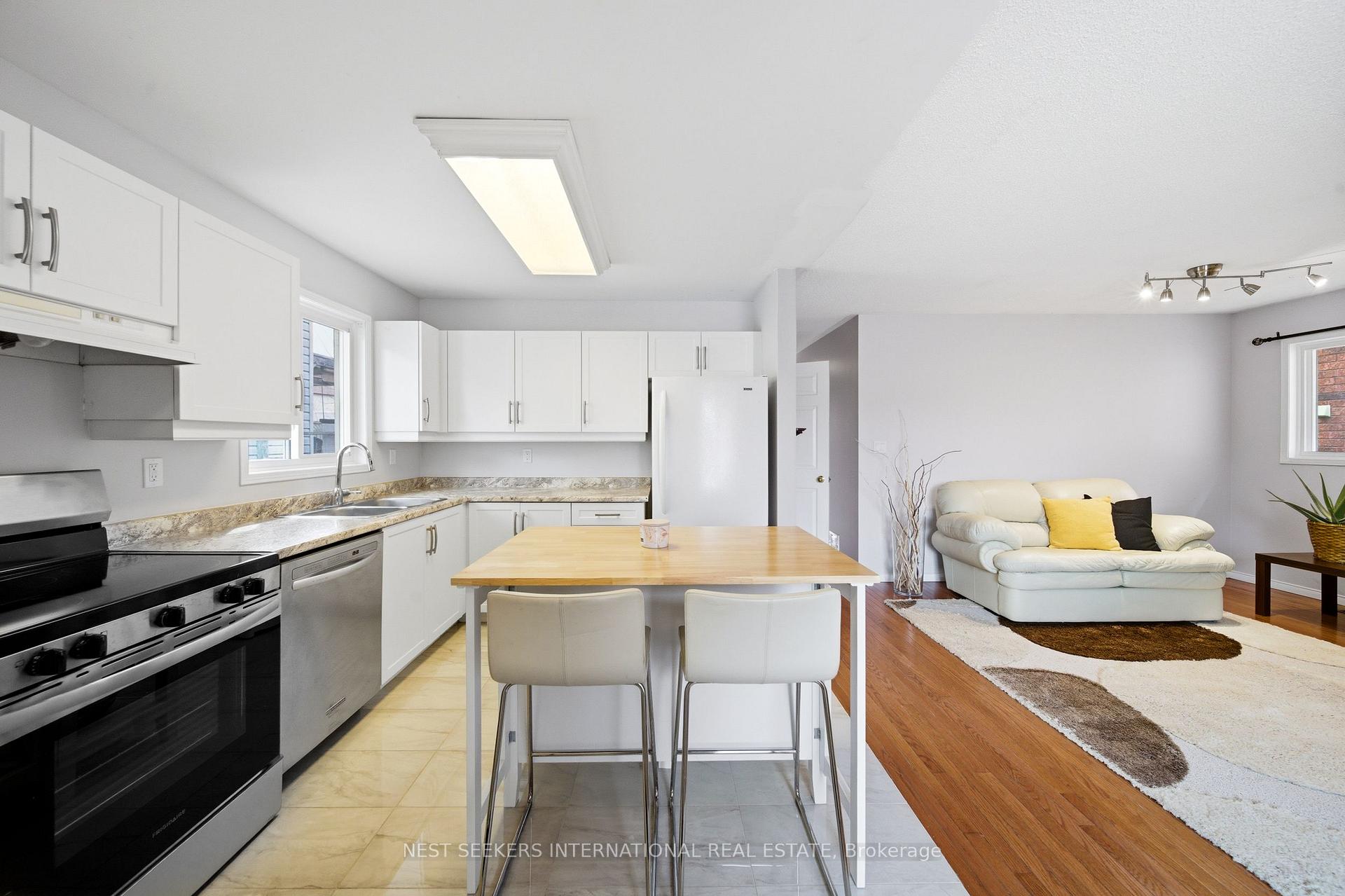 Photo 5 of 27 Athabaska Road, Barrie, Holly — HOMEH