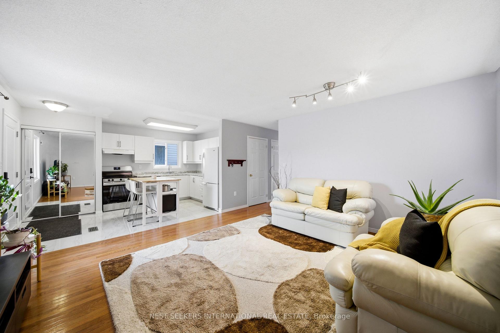 Photo 6 of 27 Athabaska Road, Barrie, Holly — HOMEH