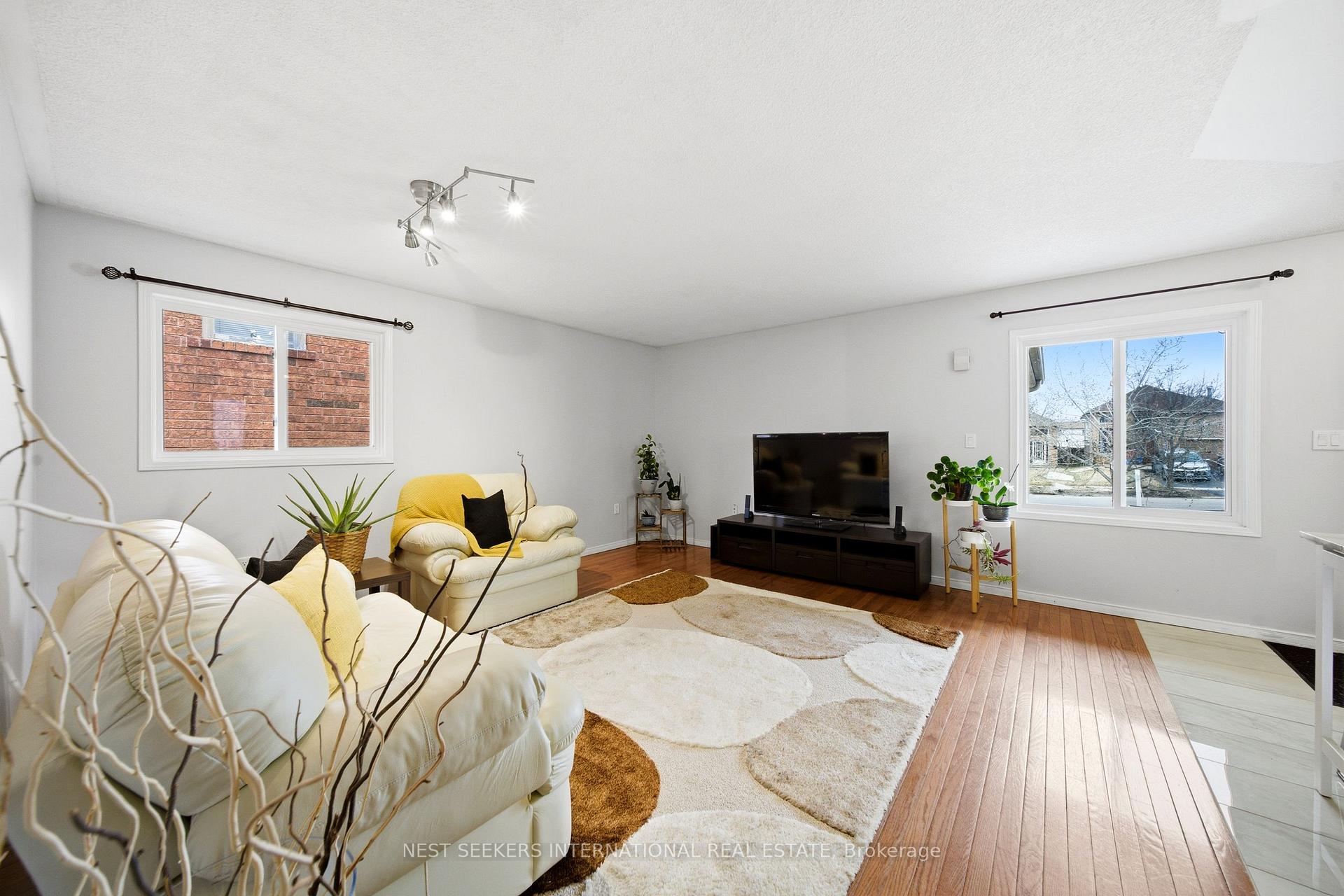 Photo 8 of 27 Athabaska Road, Barrie, Holly — HOMEH