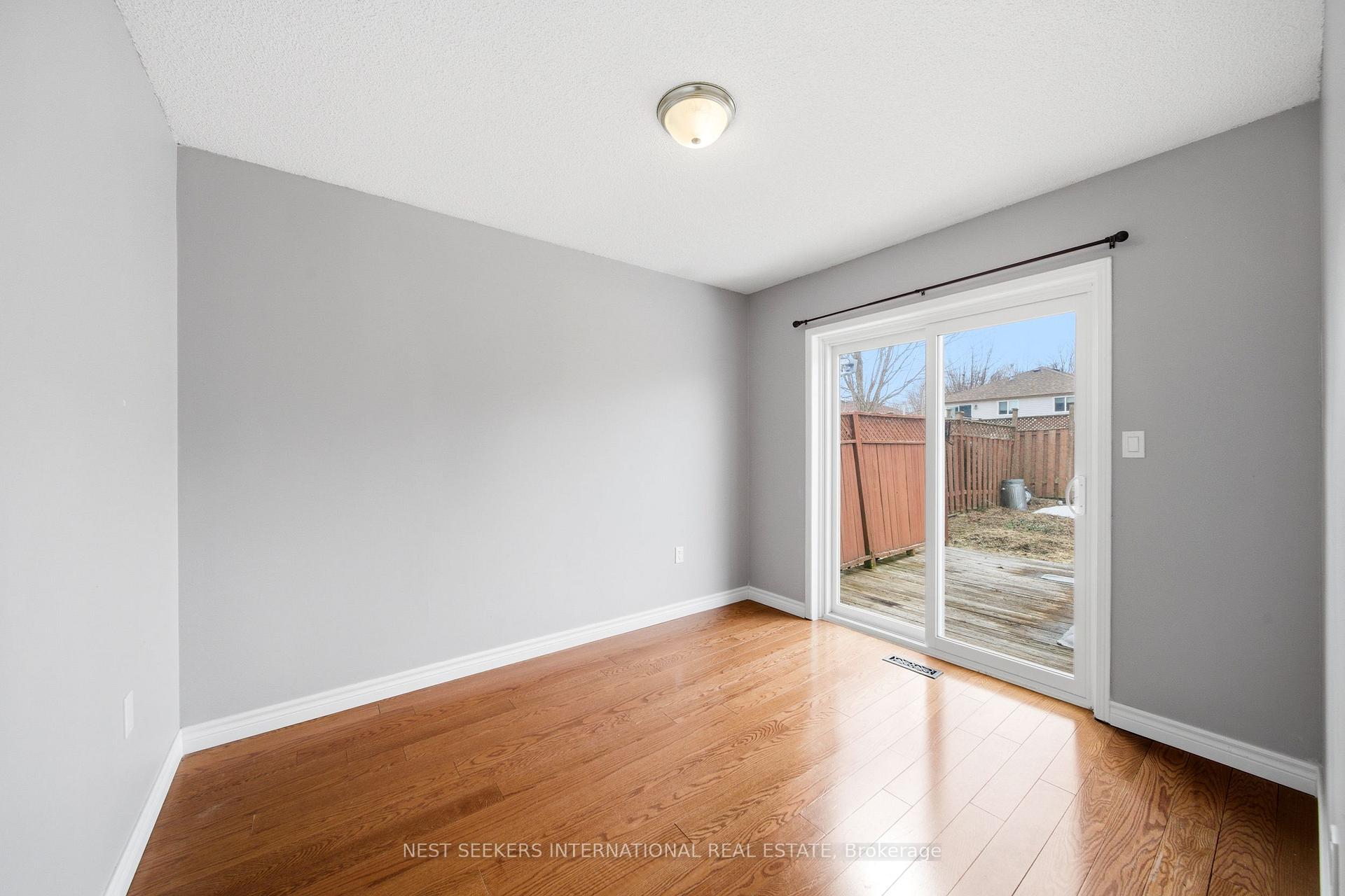 Photo 11 of 27 Athabaska Road, Barrie, Holly — HOMEH