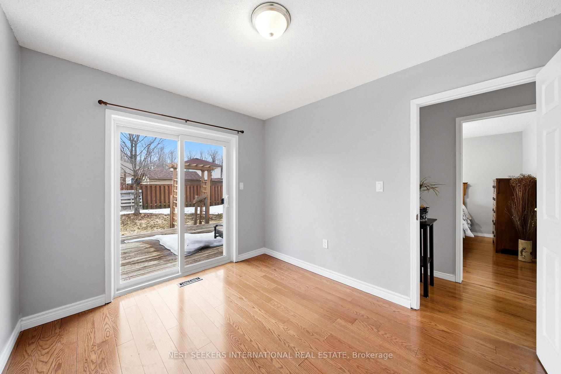 Photo 12 of 27 Athabaska Road, Barrie, Holly — HOMEH