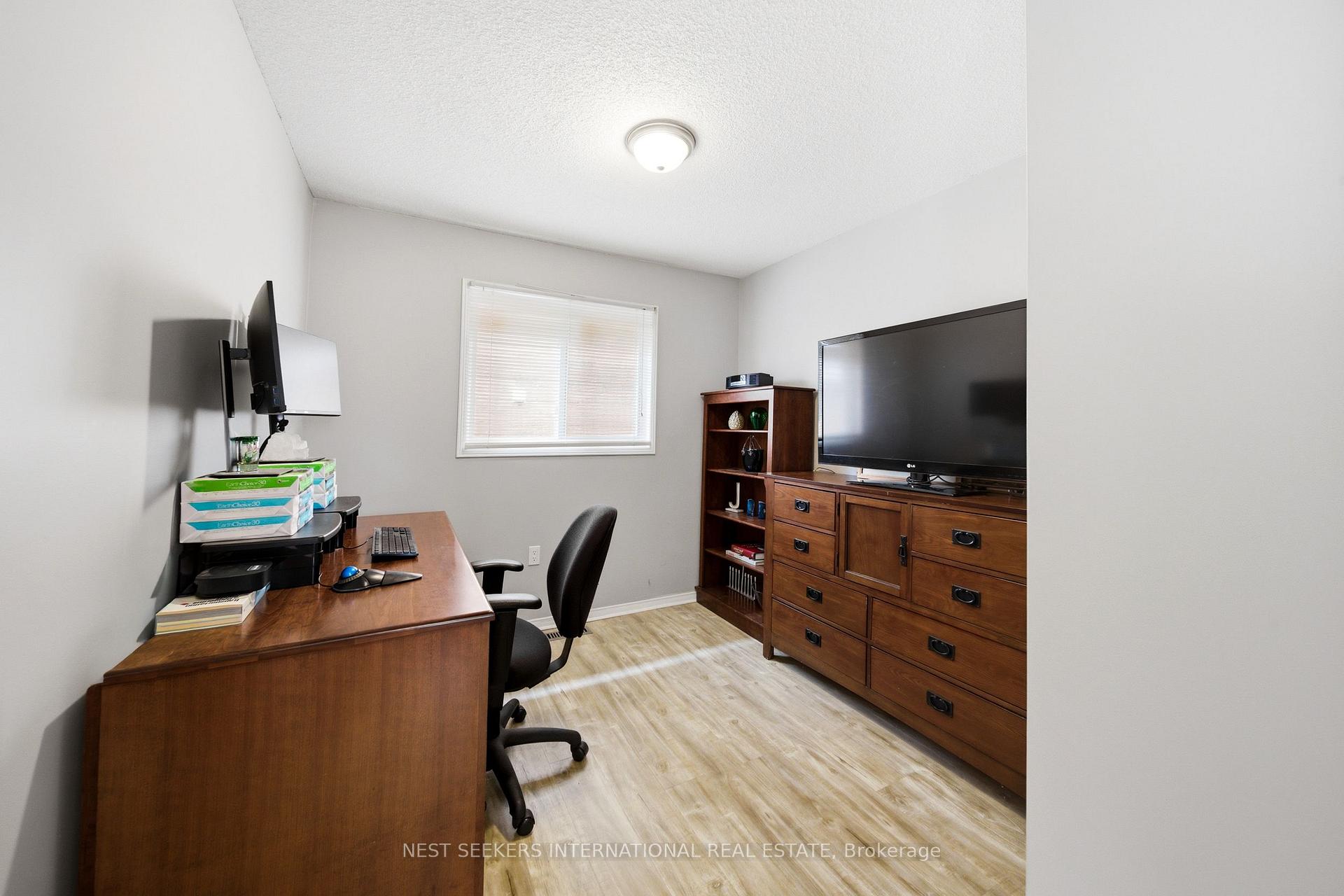 Photo 13 of 27 Athabaska Road, Barrie, Holly — HOMEH