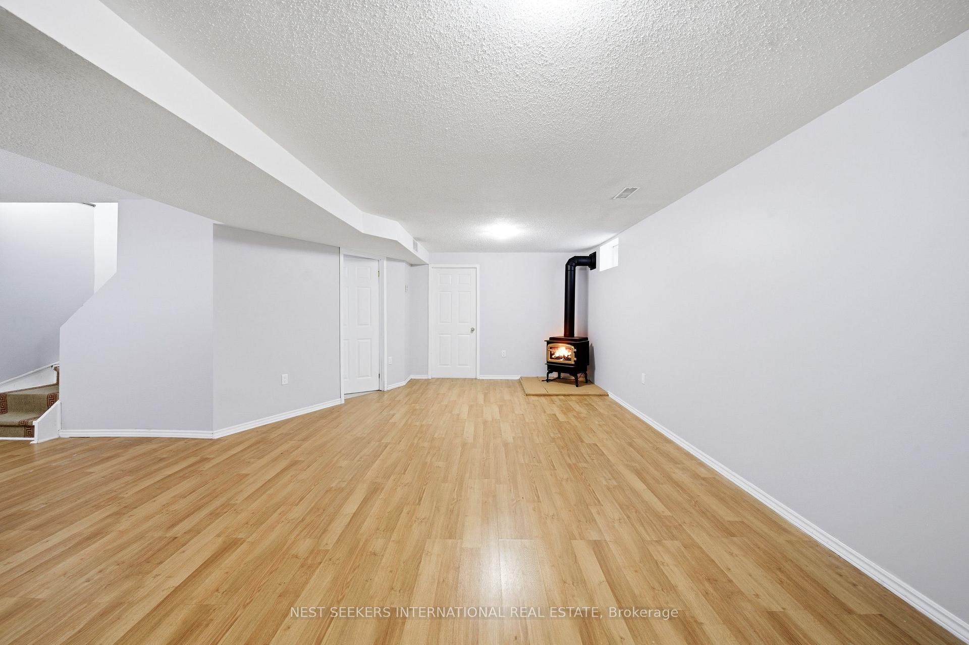 Photo 15 of 27 Athabaska Road, Barrie, Holly — HOMEH