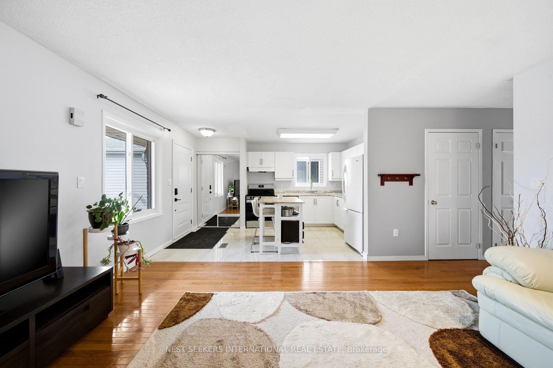 Photo 18 of 27 Athabaska Road, Barrie, Holly — HOMEH