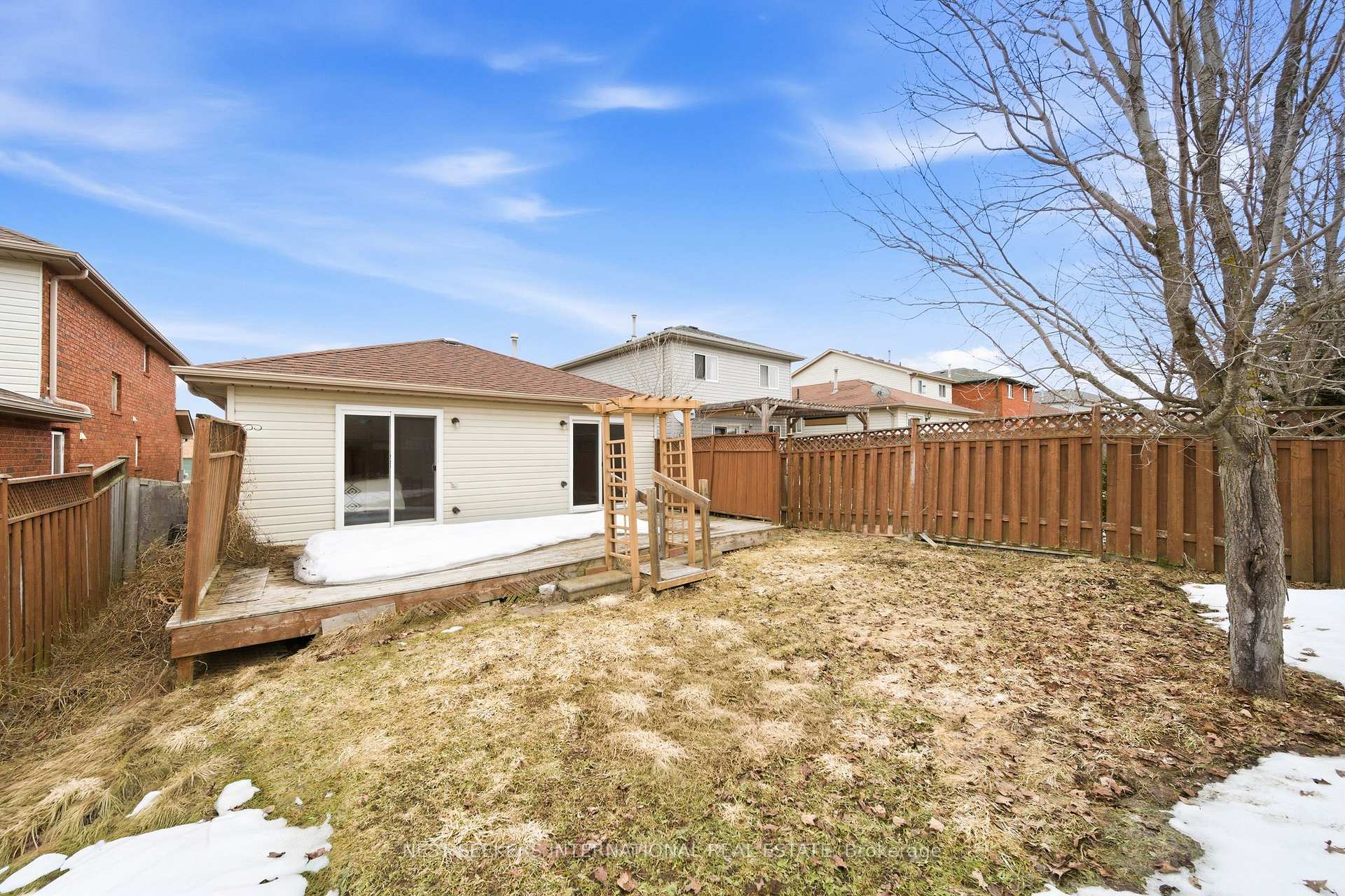 Photo 19 of 27 Athabaska Road, Barrie, Holly — HOMEH