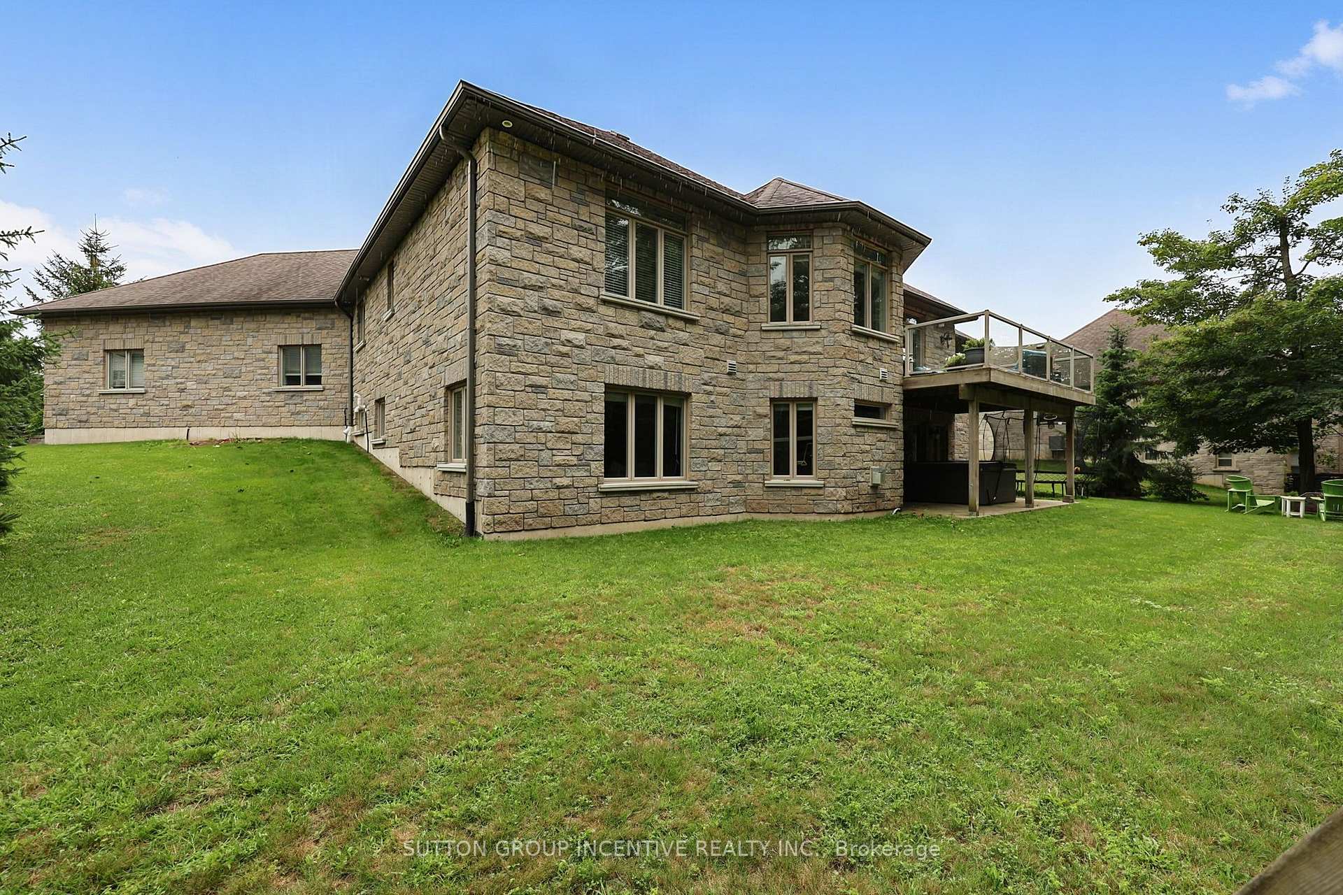 Photo 9 of 18 Lloyd Cook Drive W, Springwater, Snow Valley — HOMEH