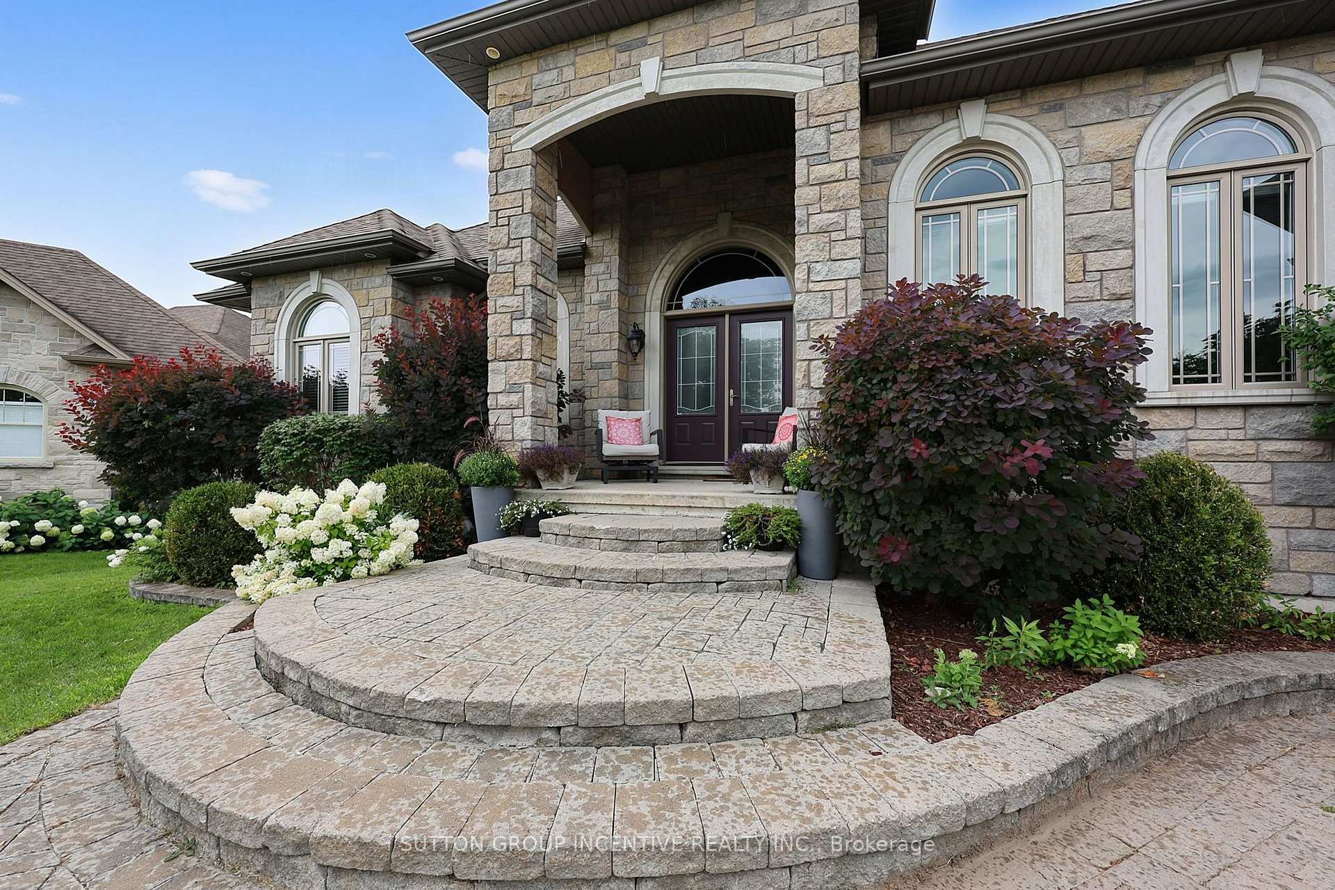 Photo 11 of 18 Lloyd Cook Drive W, Springwater, Snow Valley — HOMEH